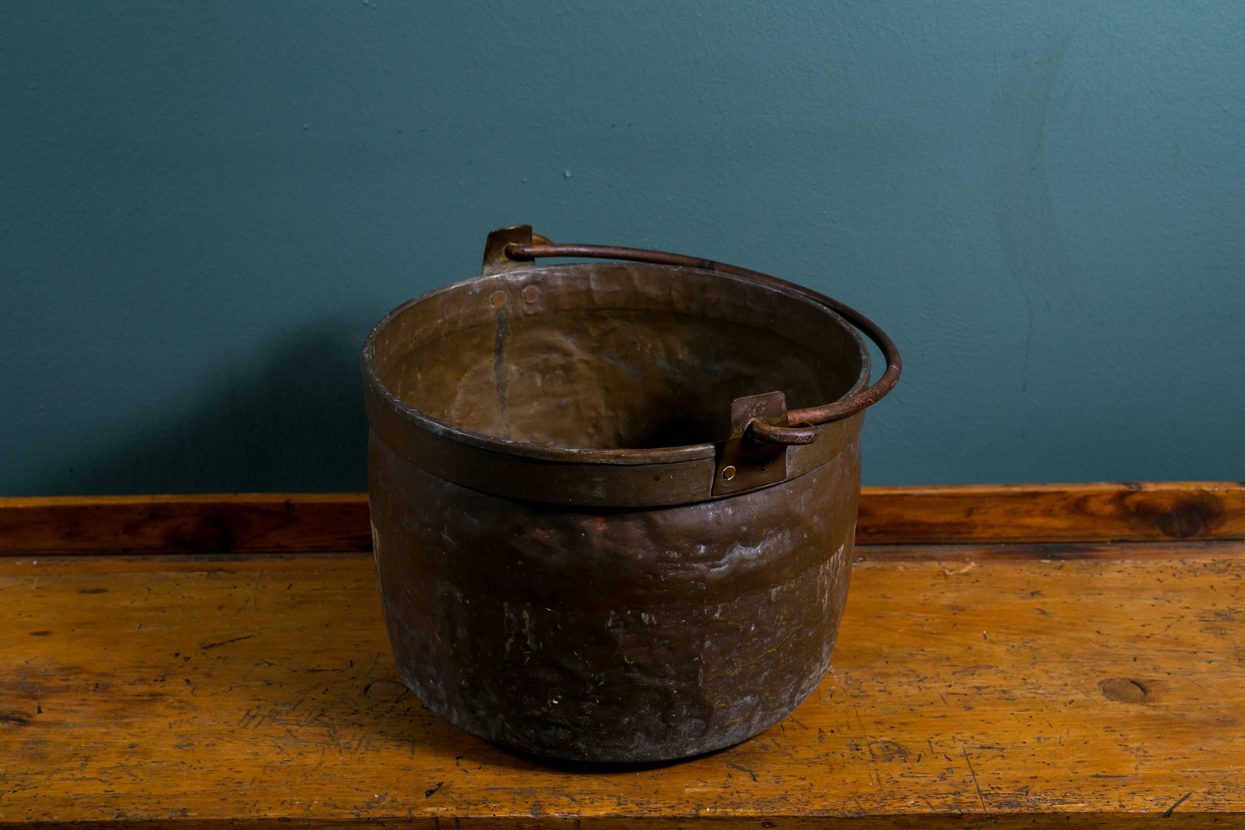 Large Hand-Forged French Copper Pot with Iron Handle, circa 1890 3