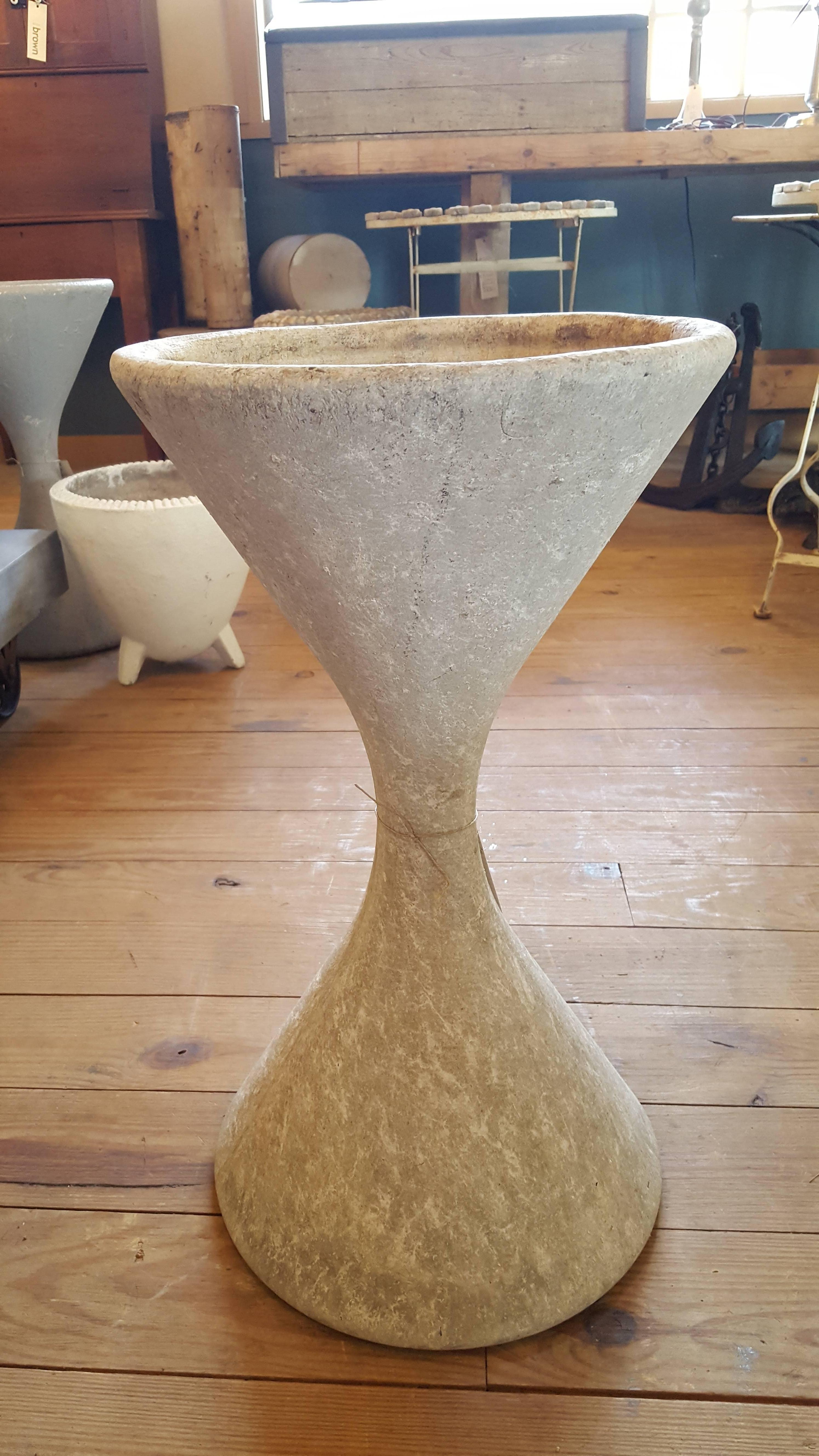 Wonderful vintage Willy Guhl spindle or diablo style planter from Swiss company Eternit Ag, circa 1950s. Has dappled, weathered coloring and is constructed of fiber cement. Great Mid-Century Modern hourglass geometric design. This planter features