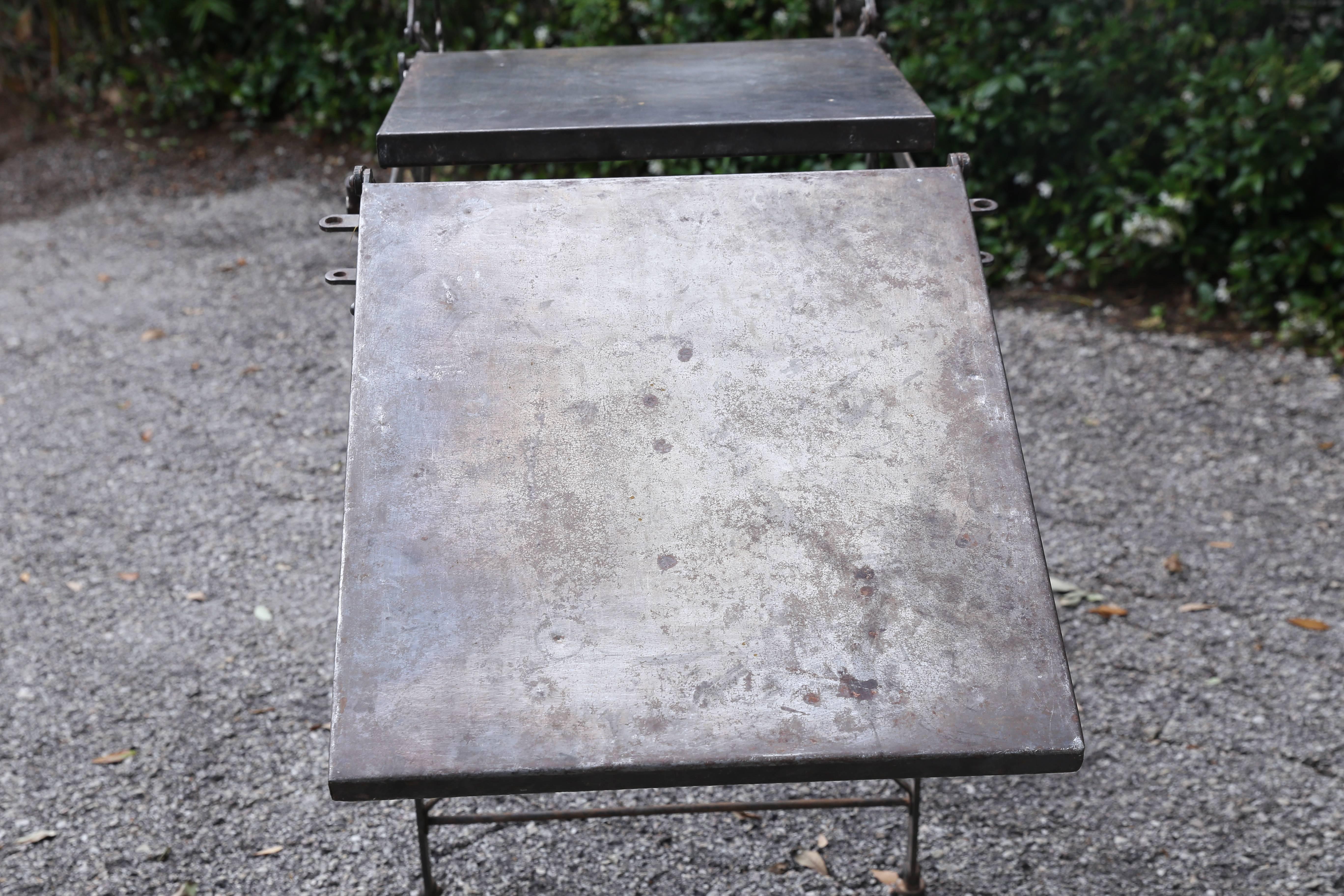 Wonderful old metal medical table used for field operations and examinations by the French Military, circa 1940. Legs and backrests are adjustable (leg section can be fully dropped down; backrest can go to a flat and reclining position) and the legs