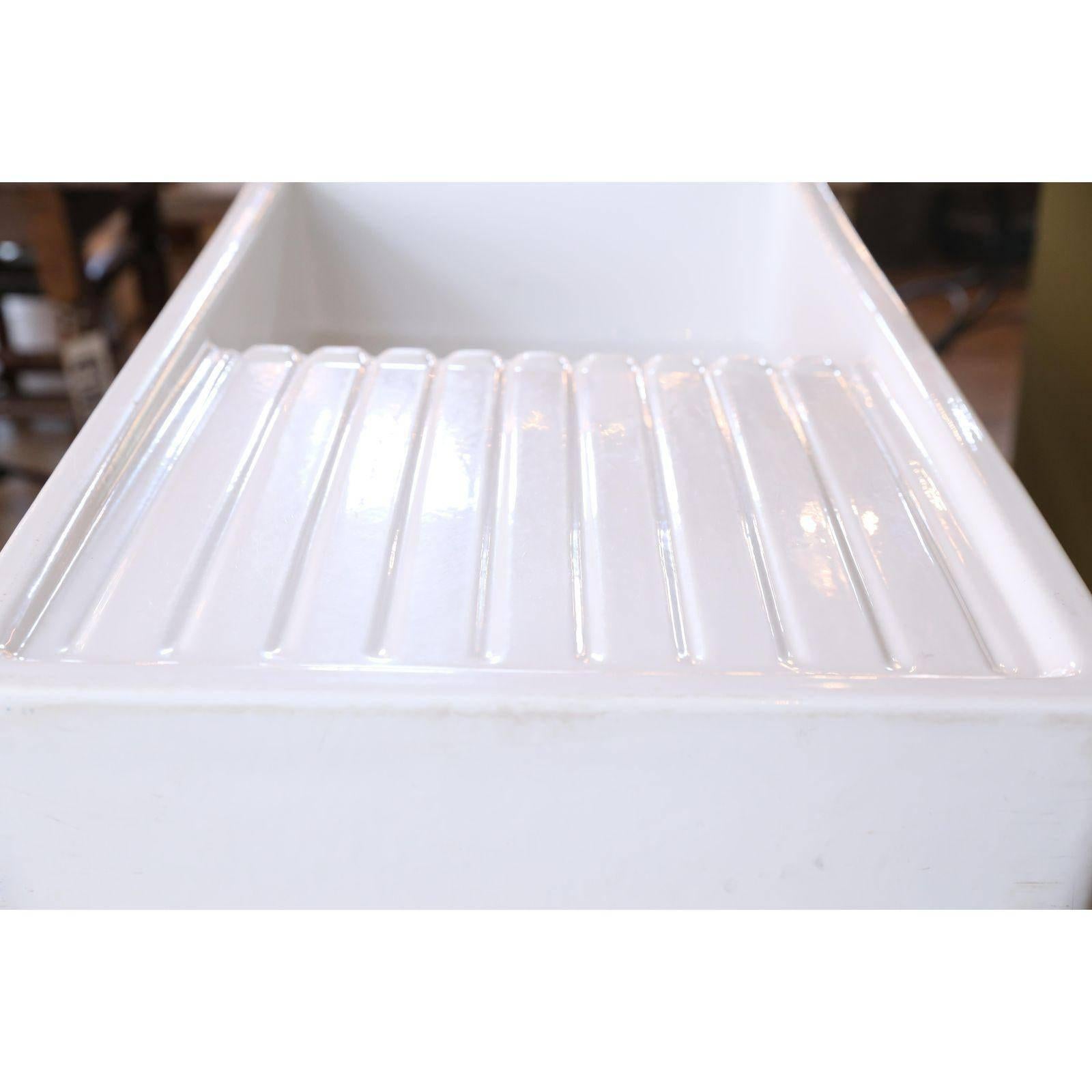 Large Belgian Porcelain Farm Sink with Drainage Board by Warneton, circa 1920 In Excellent Condition In Houston, TX