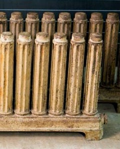 Coppia di radiatori a vapore cilindrici in ferro belga, antichi e massicci, CIRCA 1900