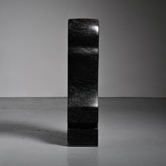 Scultura astratta in diabase di Robert Neuhauser, Svizzera, 1985 circa