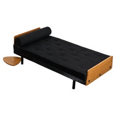 Letto Scal di Jean Prouvé, acciaio nero e rovere, stile Mid-Century Modern, Francia