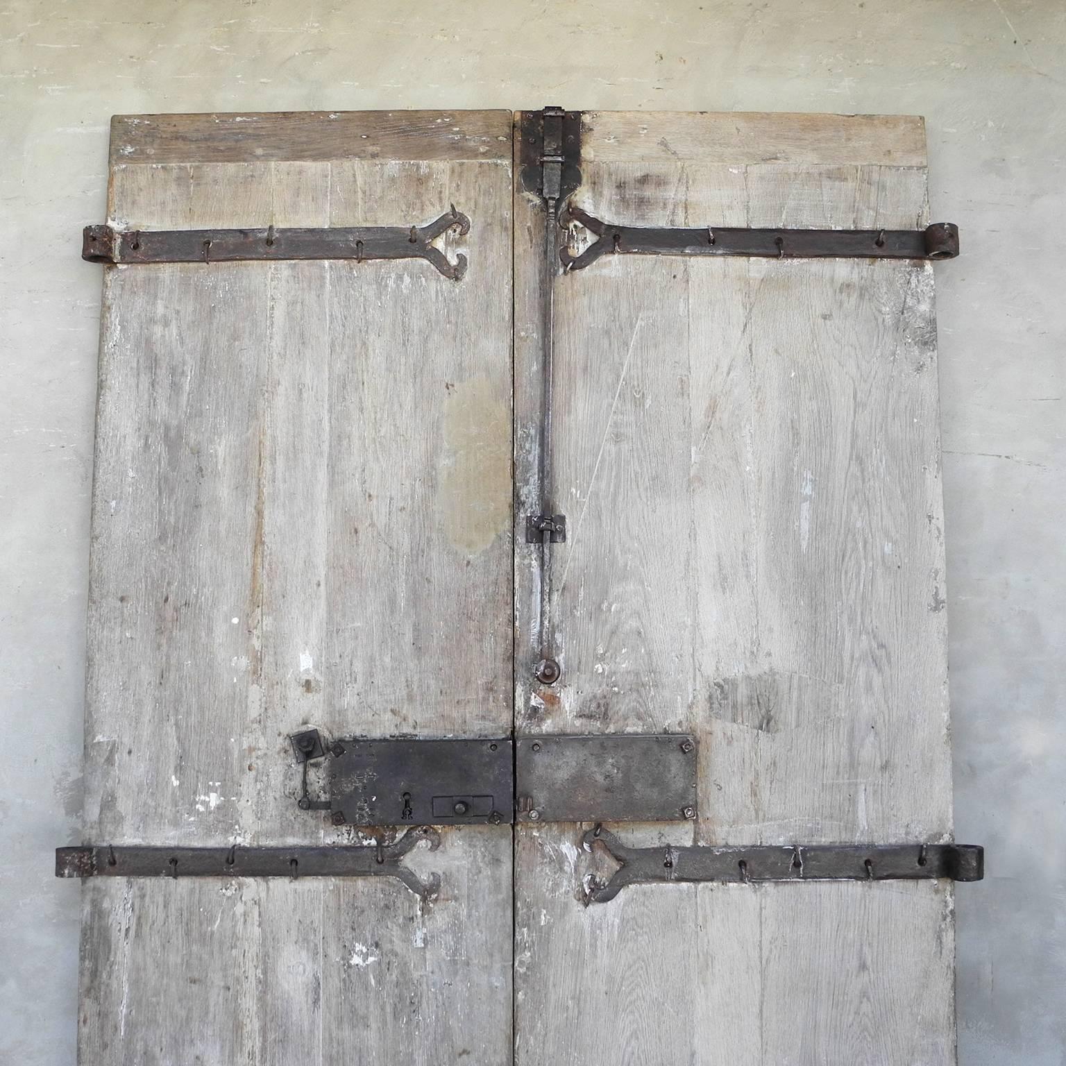 Pair of Antique Reclaimed Entrance Doors from a Bastide outside of Saint-Emilion 1