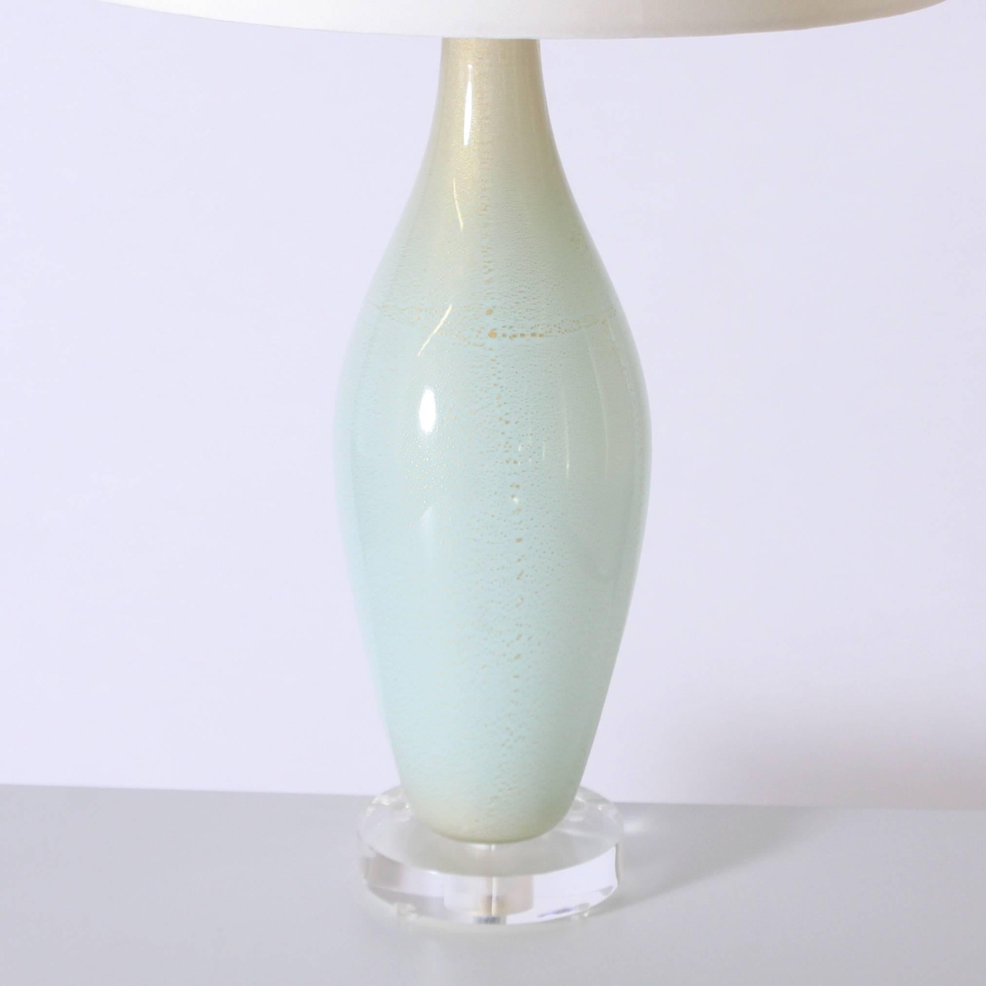1940s, Murano glass lamp with 22-karat gold flecks. Off-white pongee shade is included.
Measures: 17