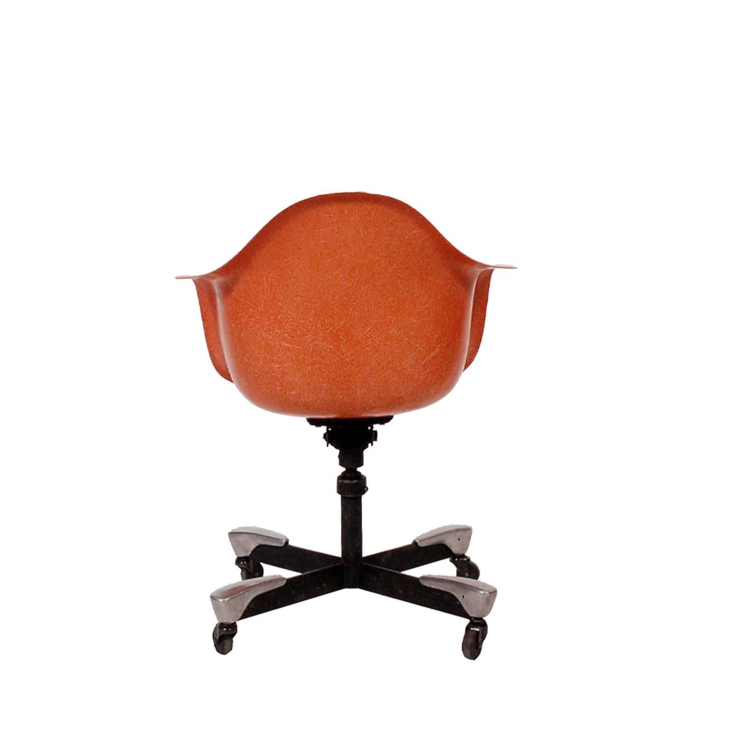 eames desk chair