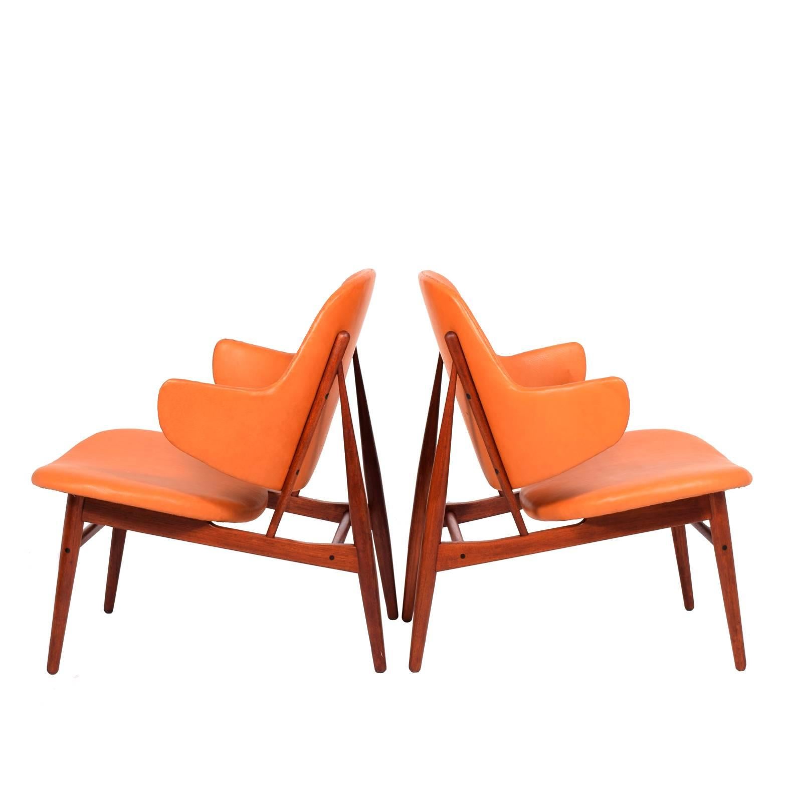Scandinavian Modern Pair of easy Chairs by Ib Kofod-Larsen for Christensen & Larsen