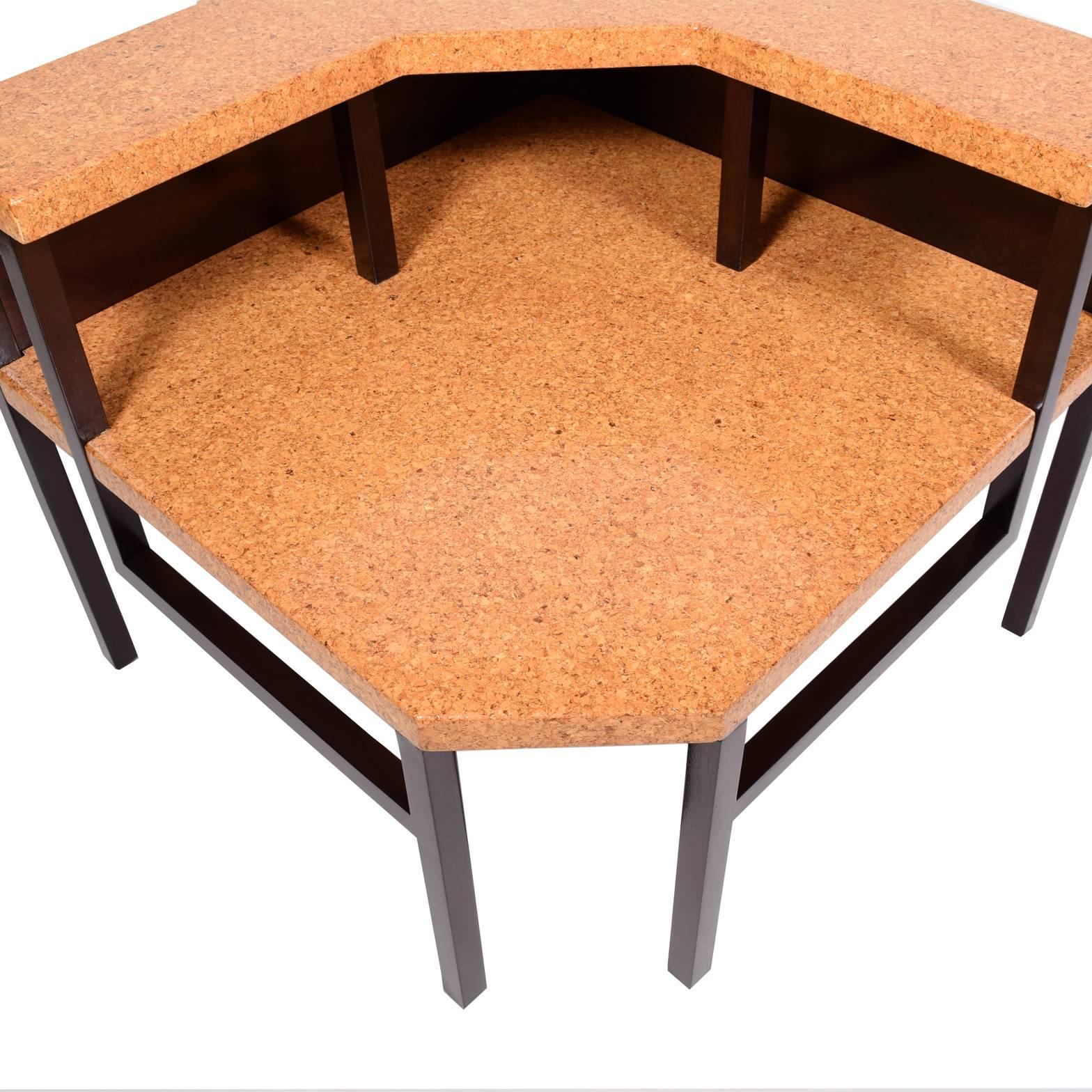 Eckstisch von Paul Frankl für Johnson Furniture (Mitte des 20. Jahrhunderts) im Angebot