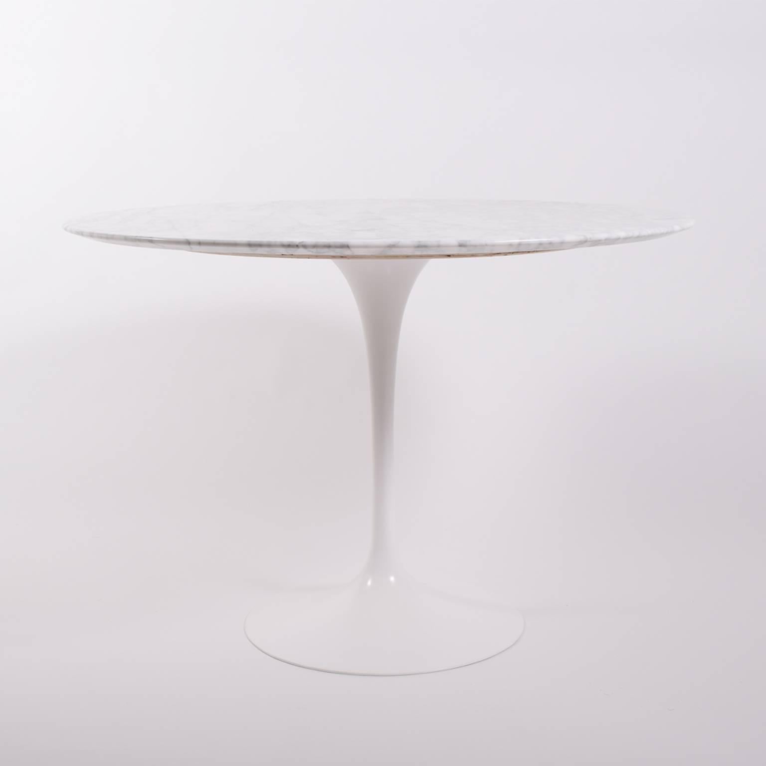White Italian Marble Eero Saarinen Table Designed for Knoll In Excellent Condition In Hudson, NY