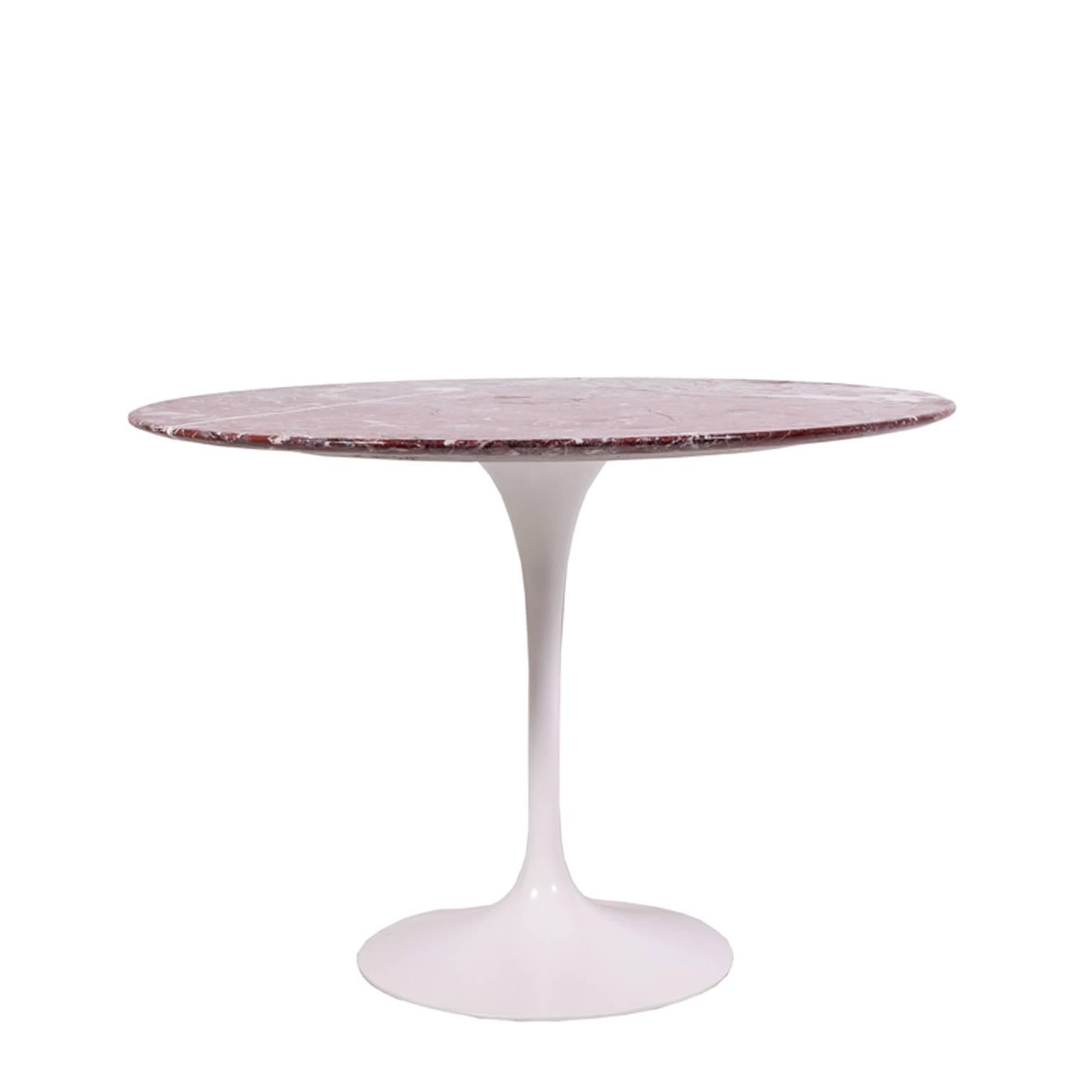 Round Rosso Italian marble-top, white vein on white painted cast metal pedestal base. Made by Knoll International.