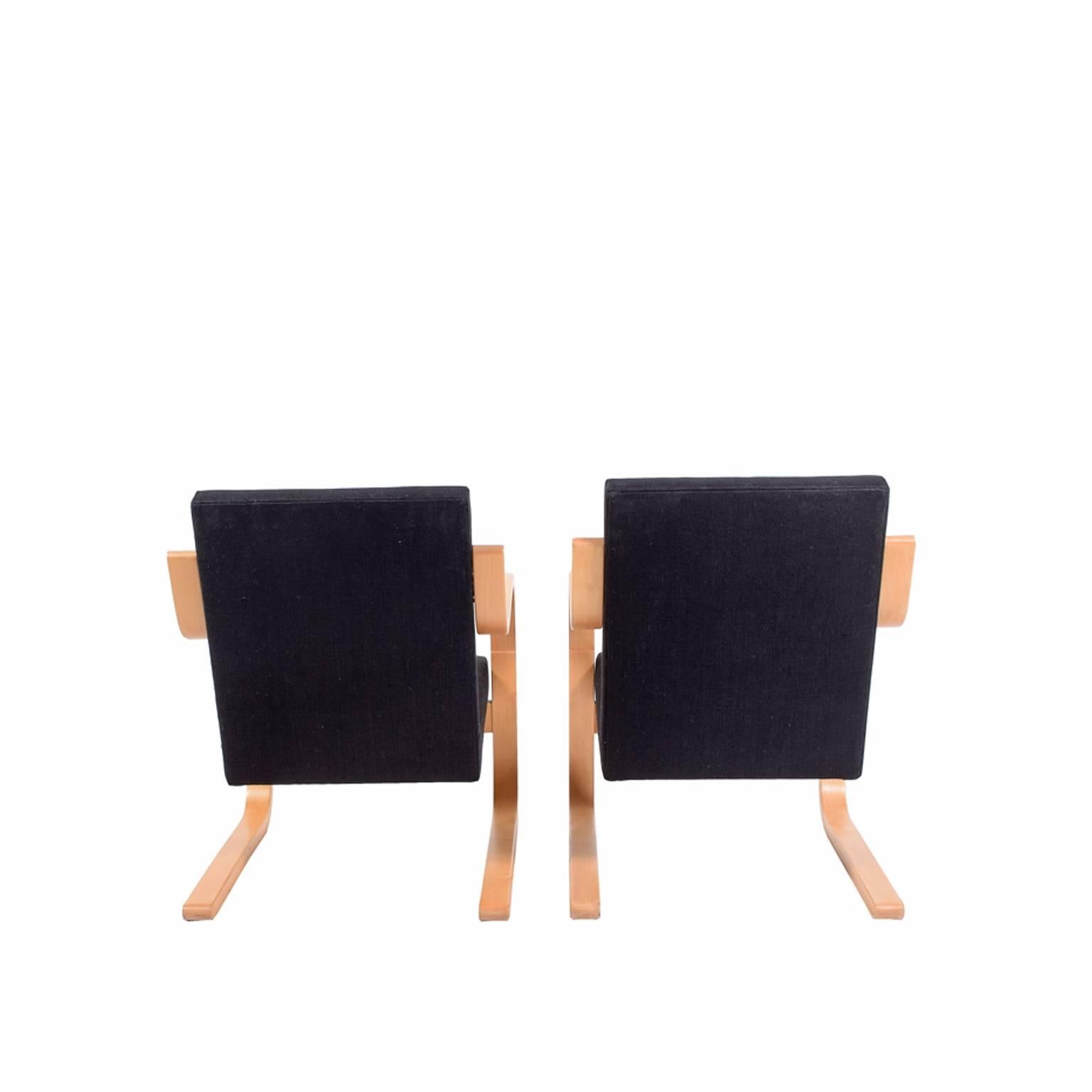 Scandinavian Modern Pair of Alvar Aalto Cantilevered Armchairs for Artek