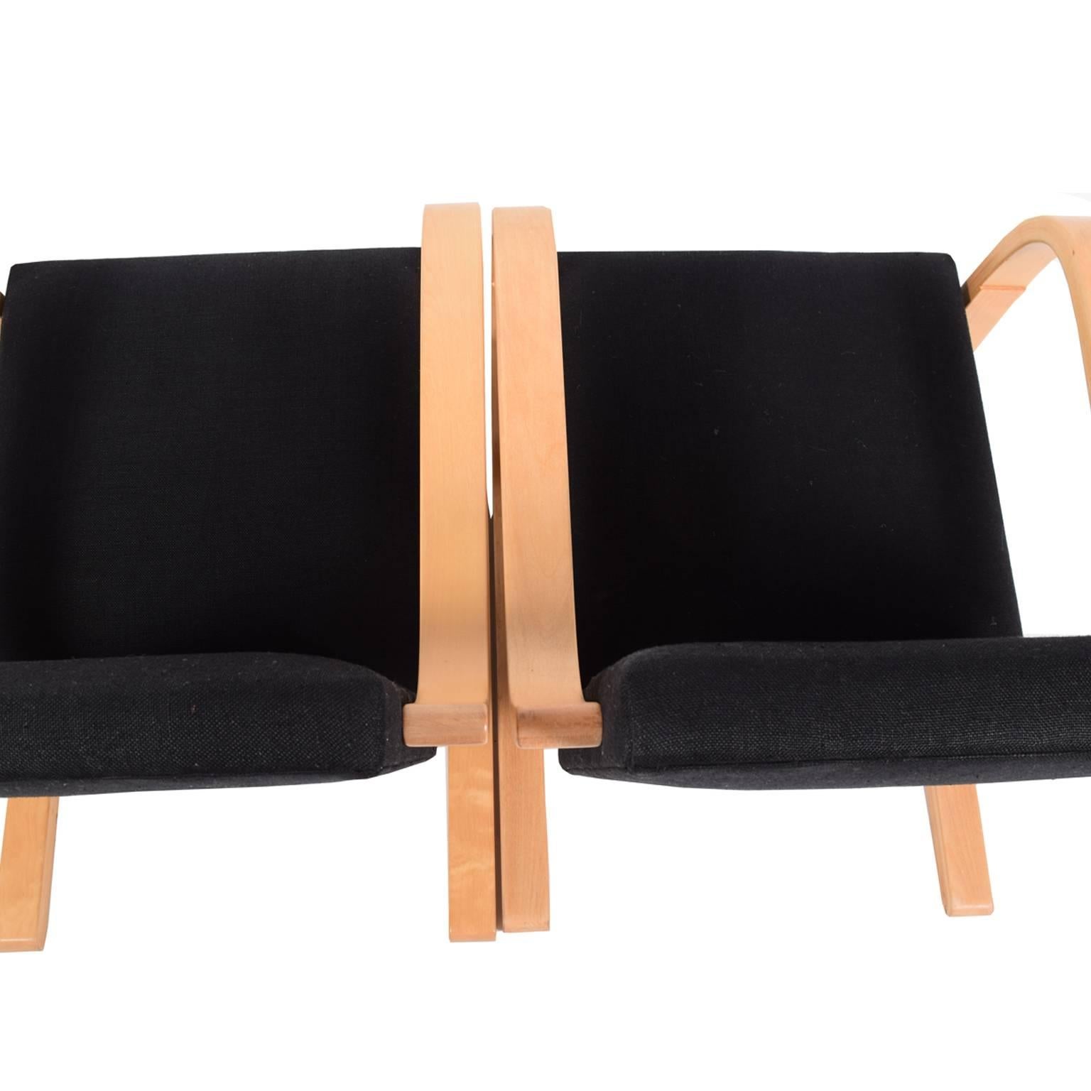 Mid-20th Century Pair of Alvar Aalto Cantilevered Armchairs for Artek