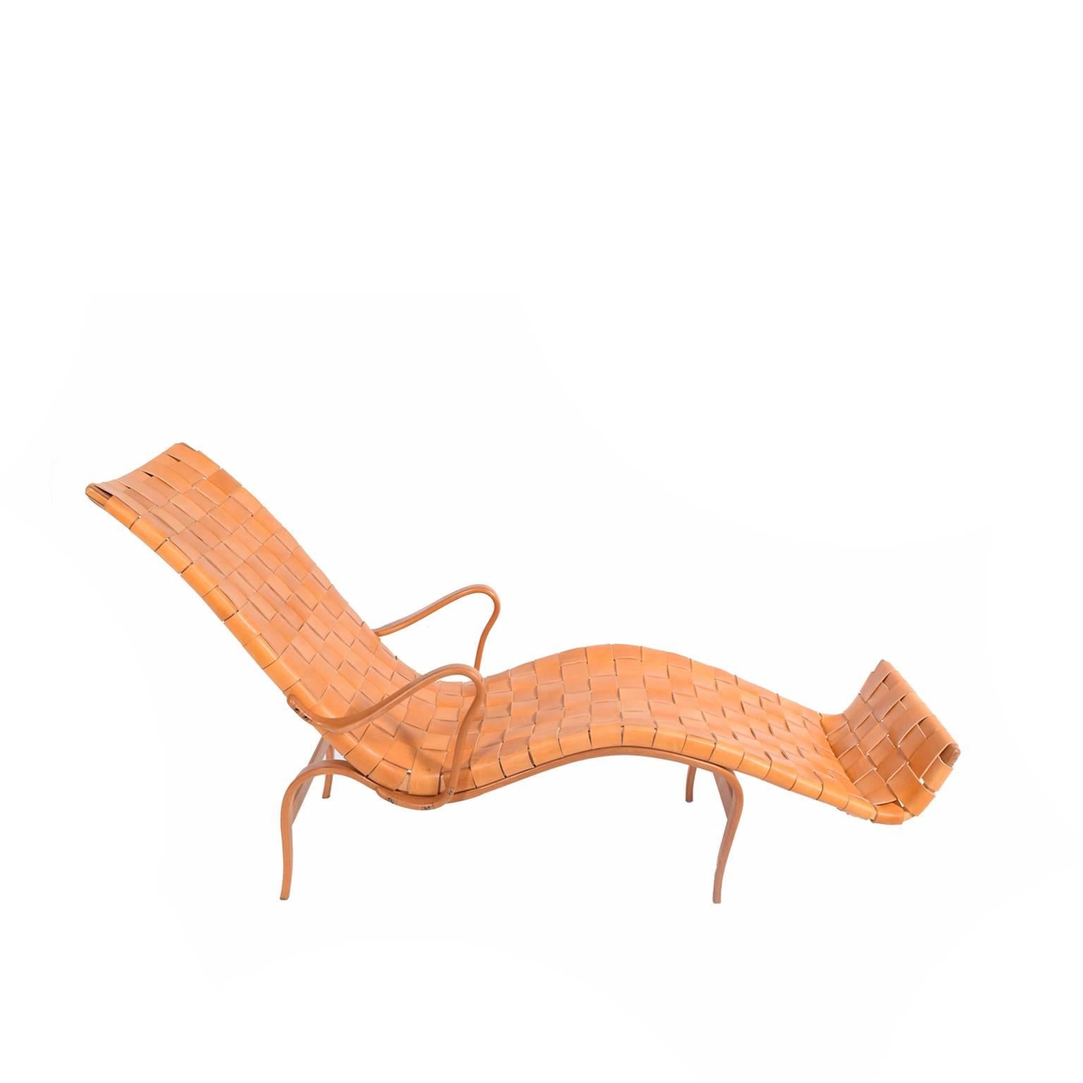 Signed, early Bruno Mathsson 'Pernila Three' chaise longue with frame of laminated beechwood and leather straps made by Karl Mathsson. Newer straps.