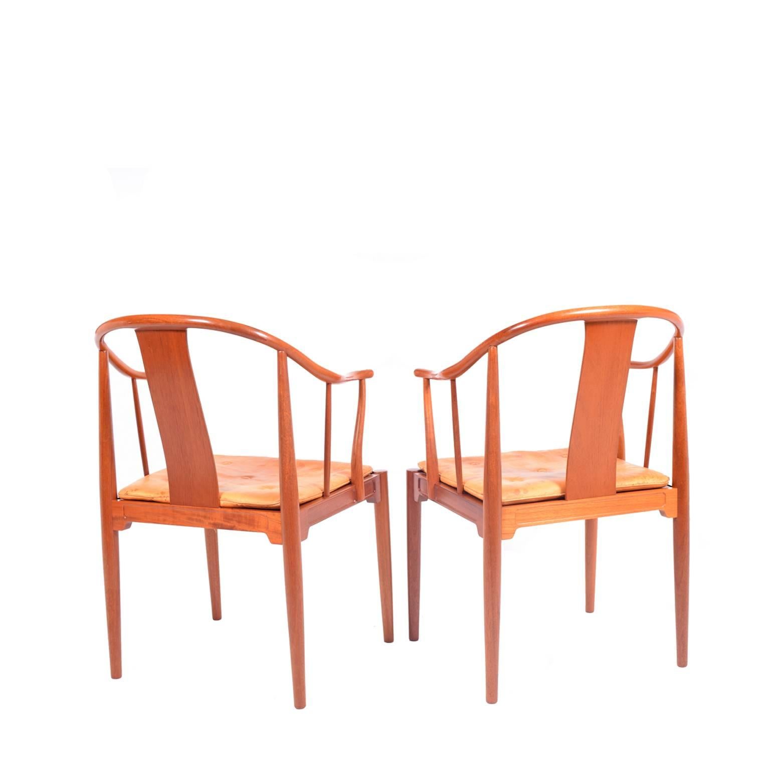 Scandinavian Modern Pair of Hans Wegner 