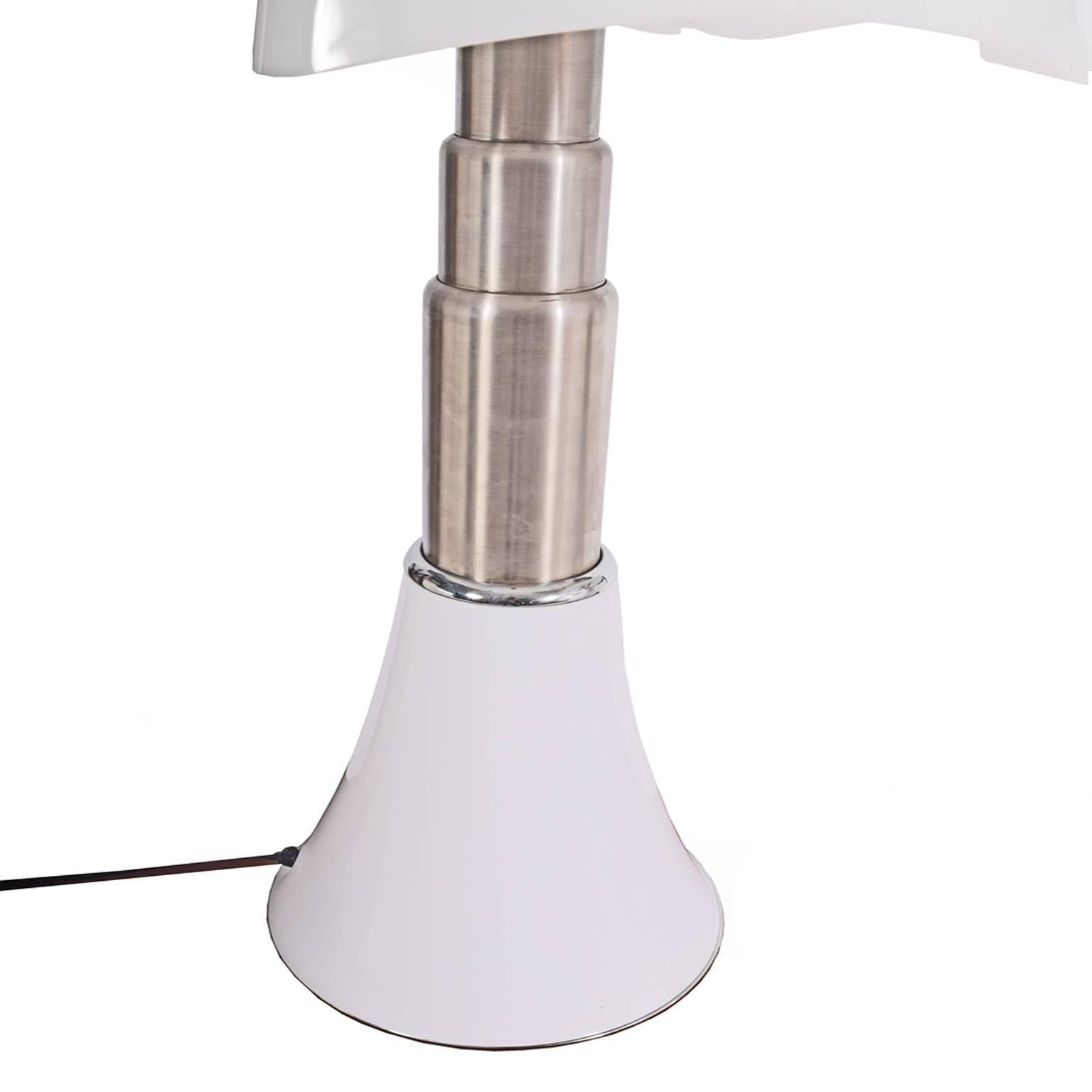 gae aulenti lamp