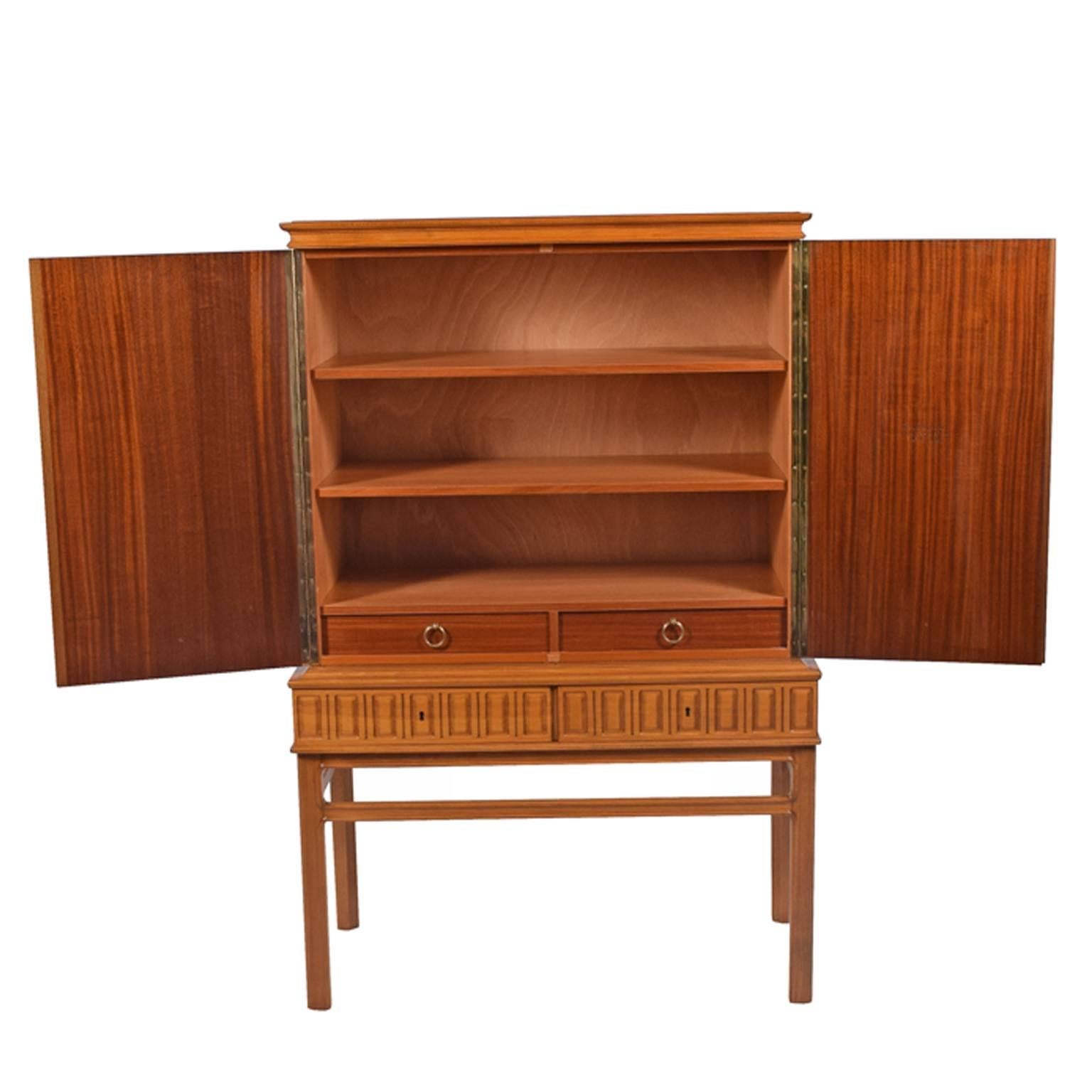 Great Swedish modern cabinet with two curved doors. 