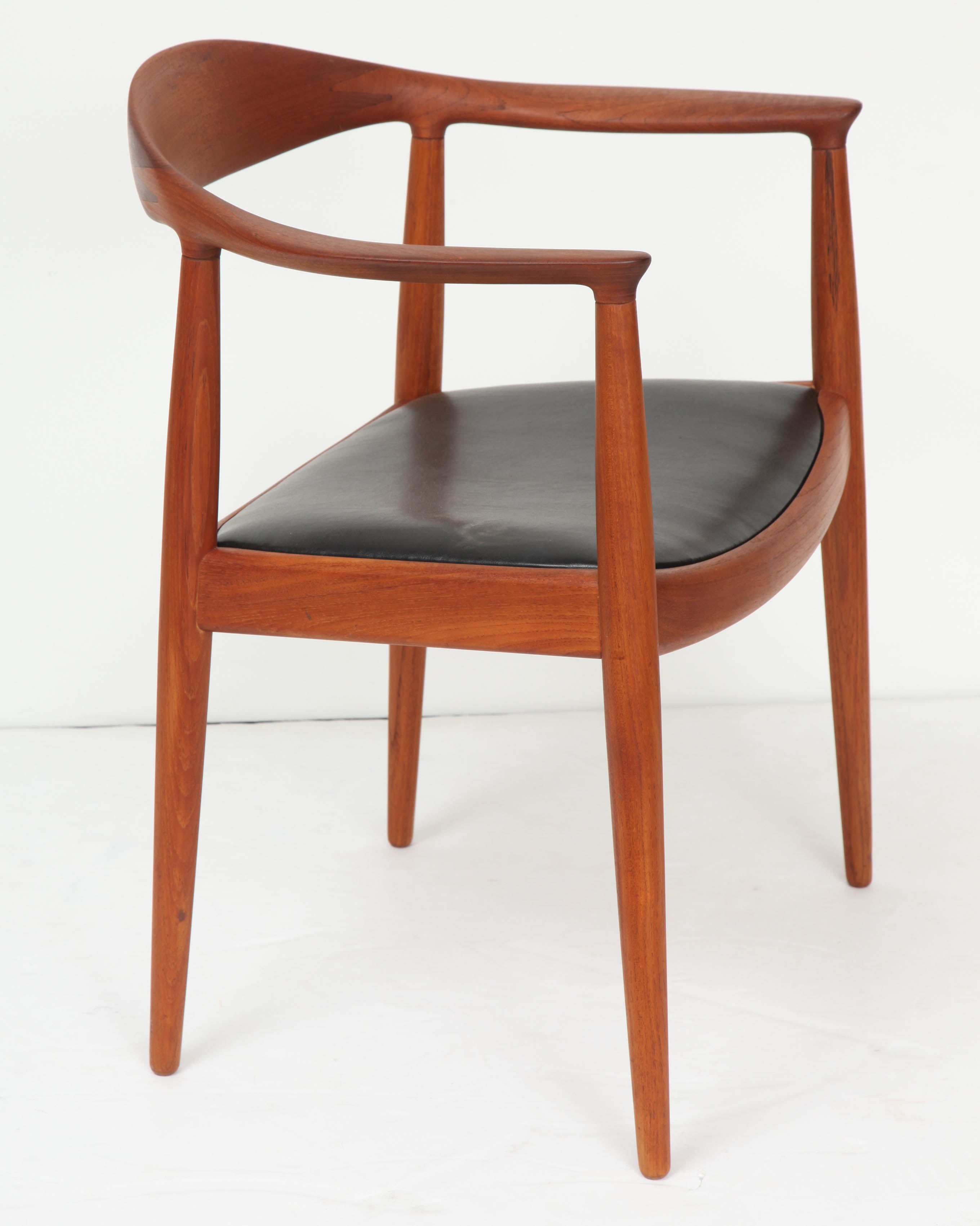 Hans Wegner Classic Chair for Johannes Hansen In Excellent Condition In Hudson, NY