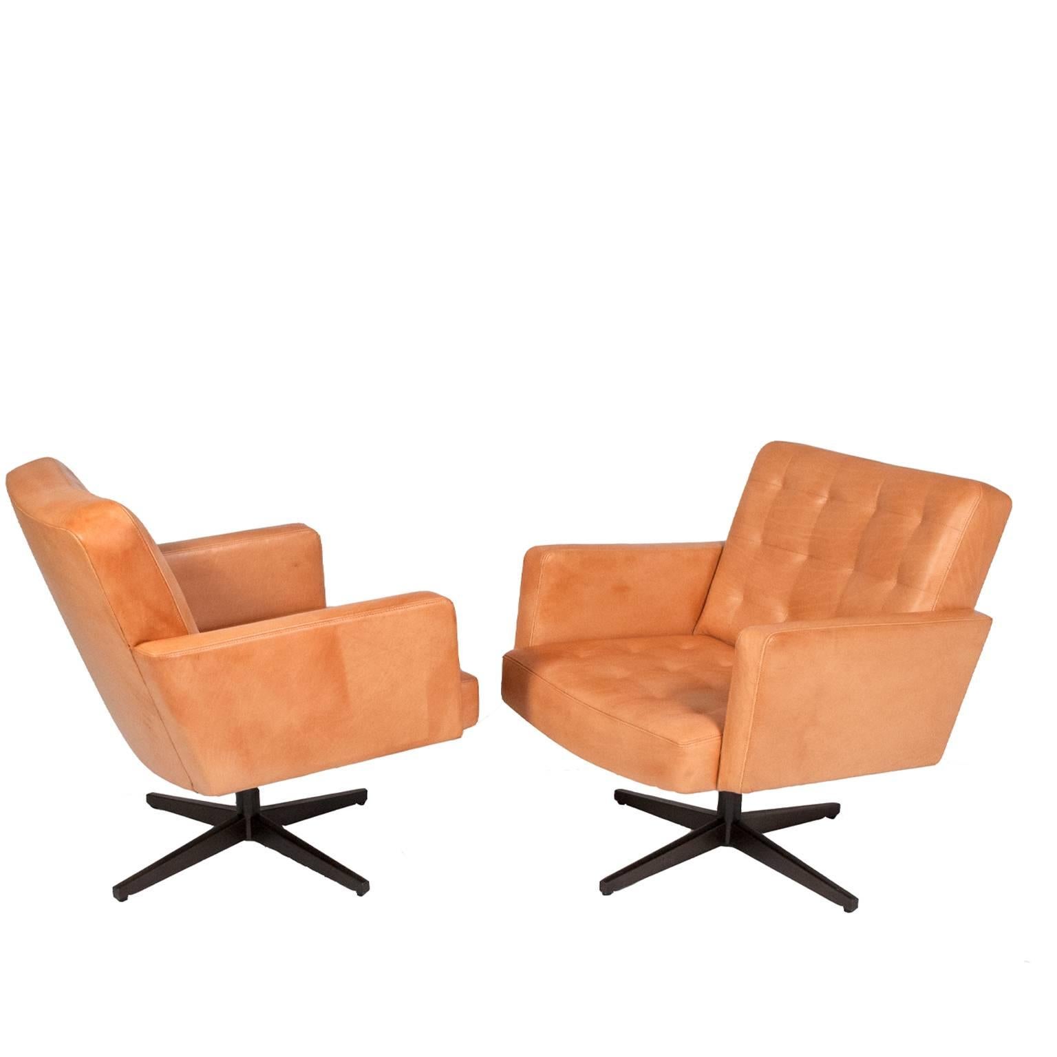 American Pair of Lounge Chairs by Vincent Cafiero for Knoll