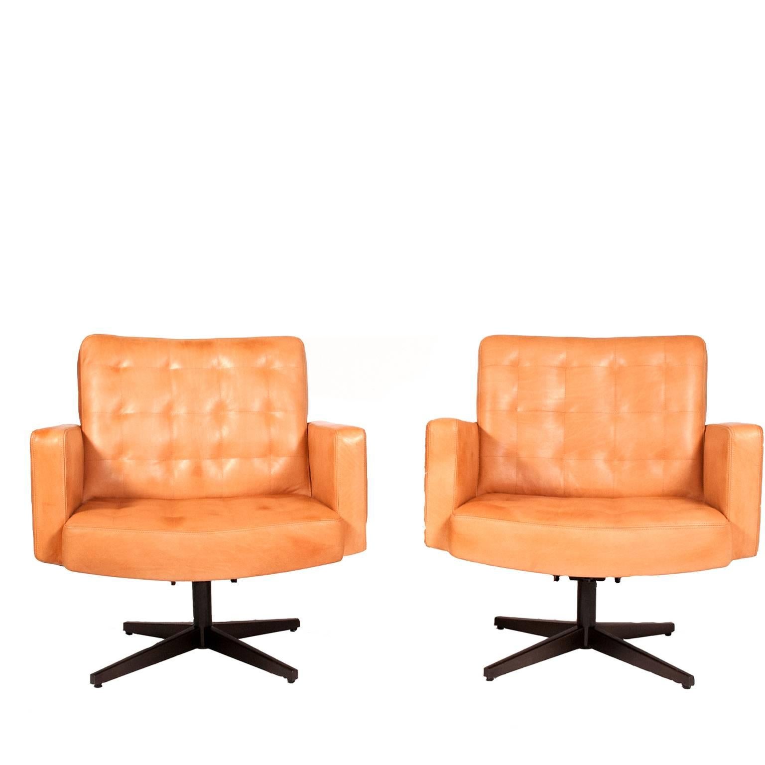 Mid-Century Modern Pair of Lounge Chairs by Vincent Cafiero for Knoll