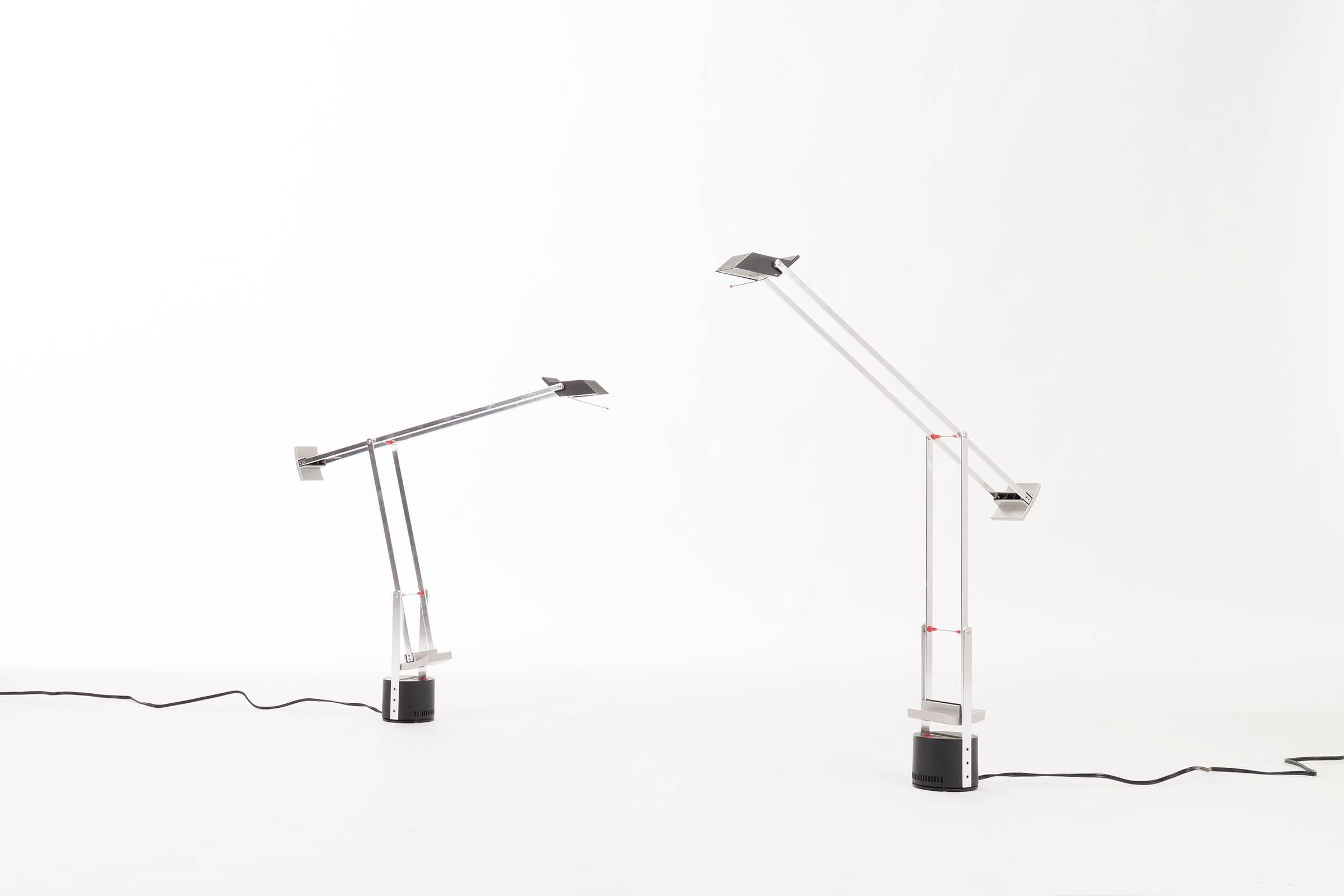 Pair of chrome-plated Tizio desk lamps. Metal body with two counterweighted arms for easy configuration. Halogen bulb.