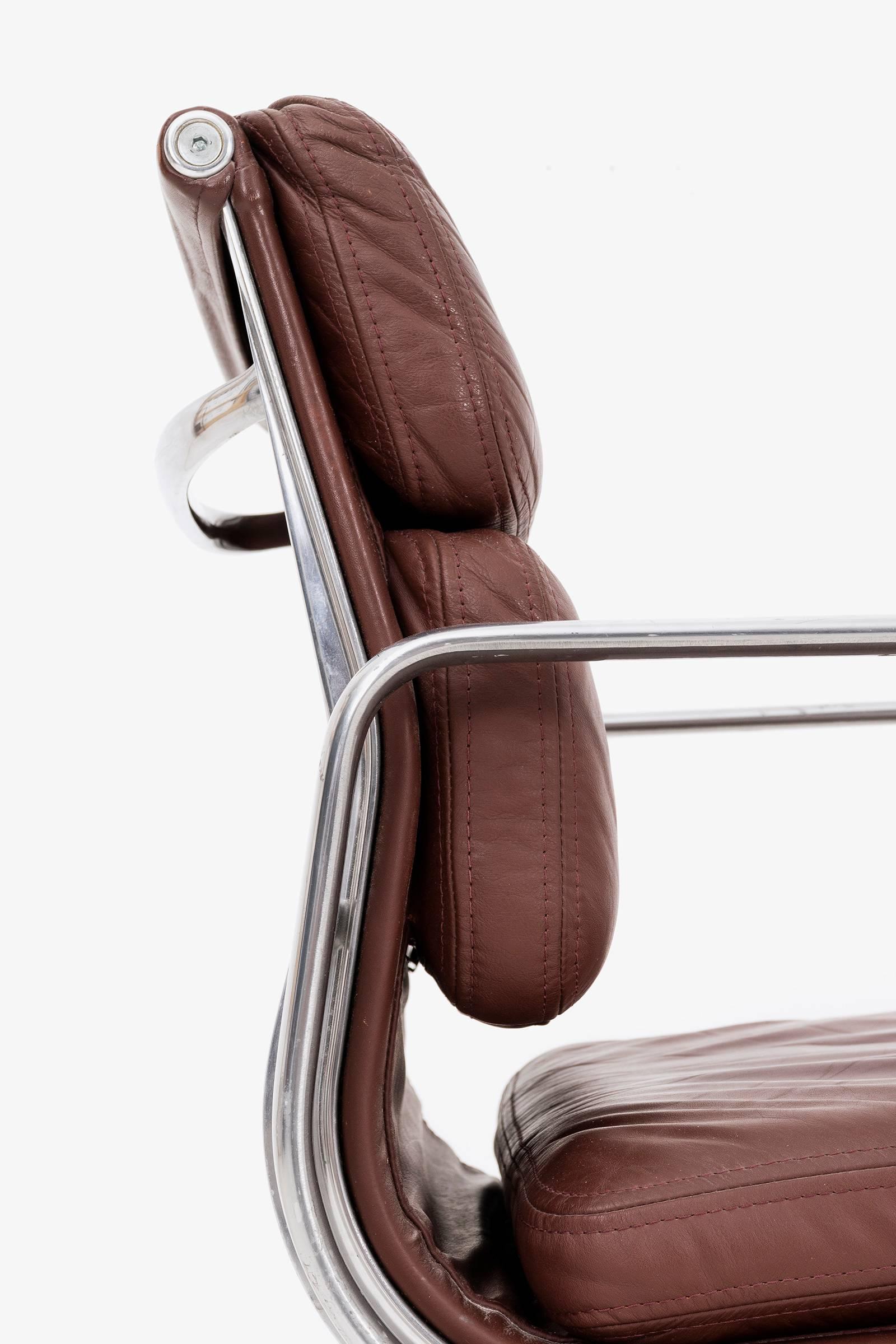 Aluminum Set of Six Charles Eames Soft Pad Chairs