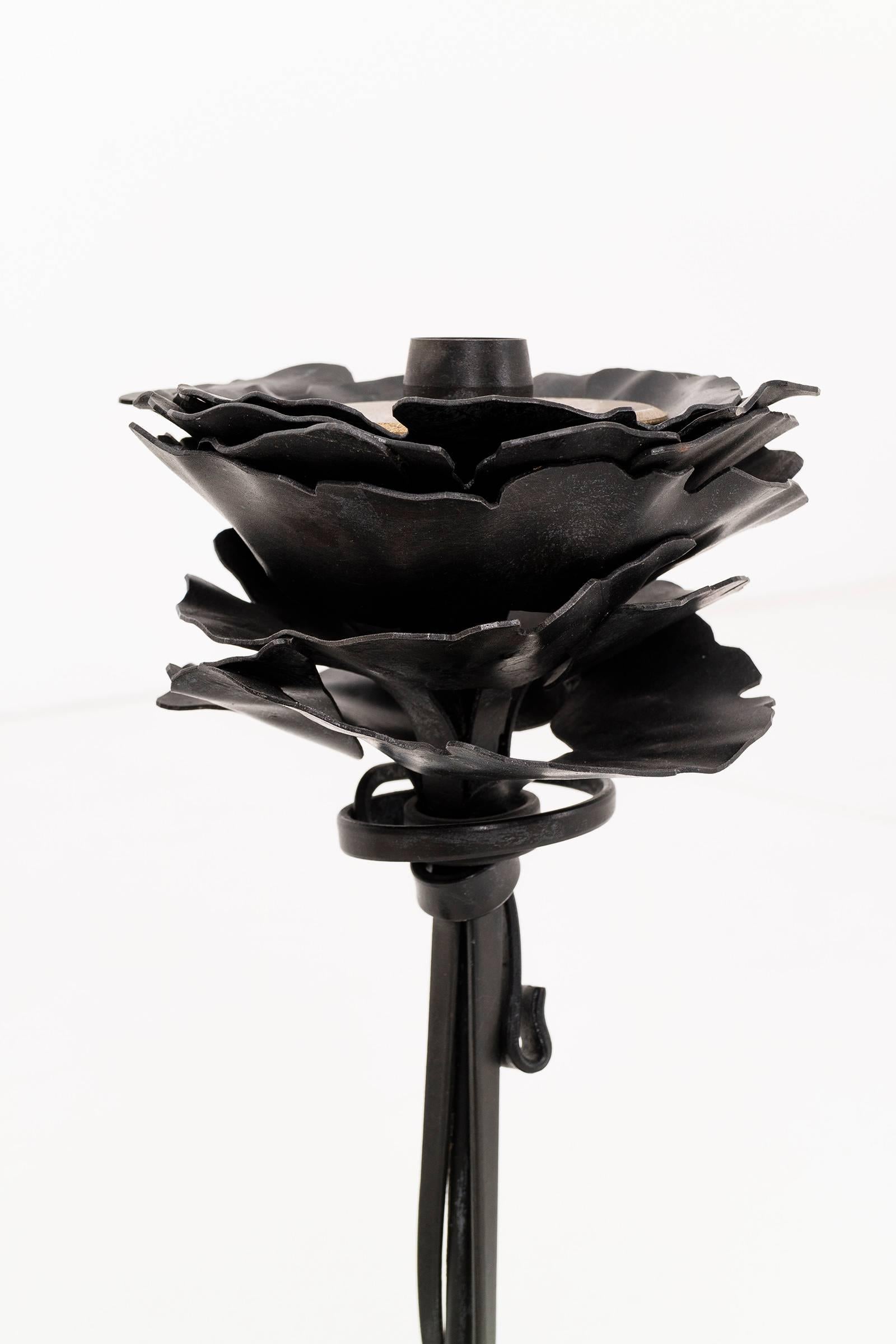 Paar Albert Paley Blossom-Kerzenständer in Blütenform (Moderne) im Angebot
