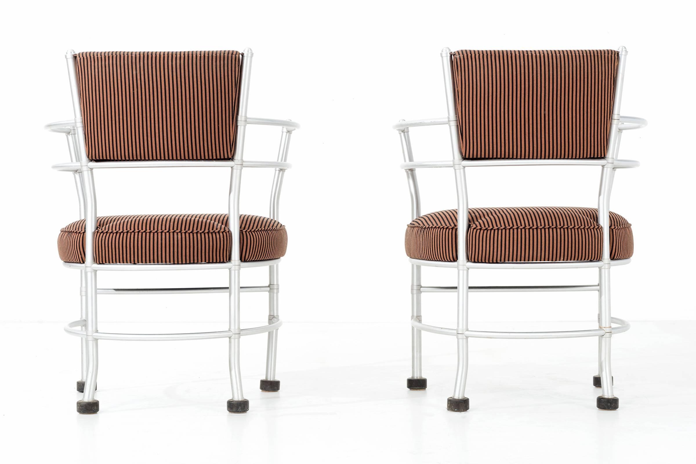 Pair of Warren McArthur Aluminium Chairs In Excellent Condition In Chicago, IL