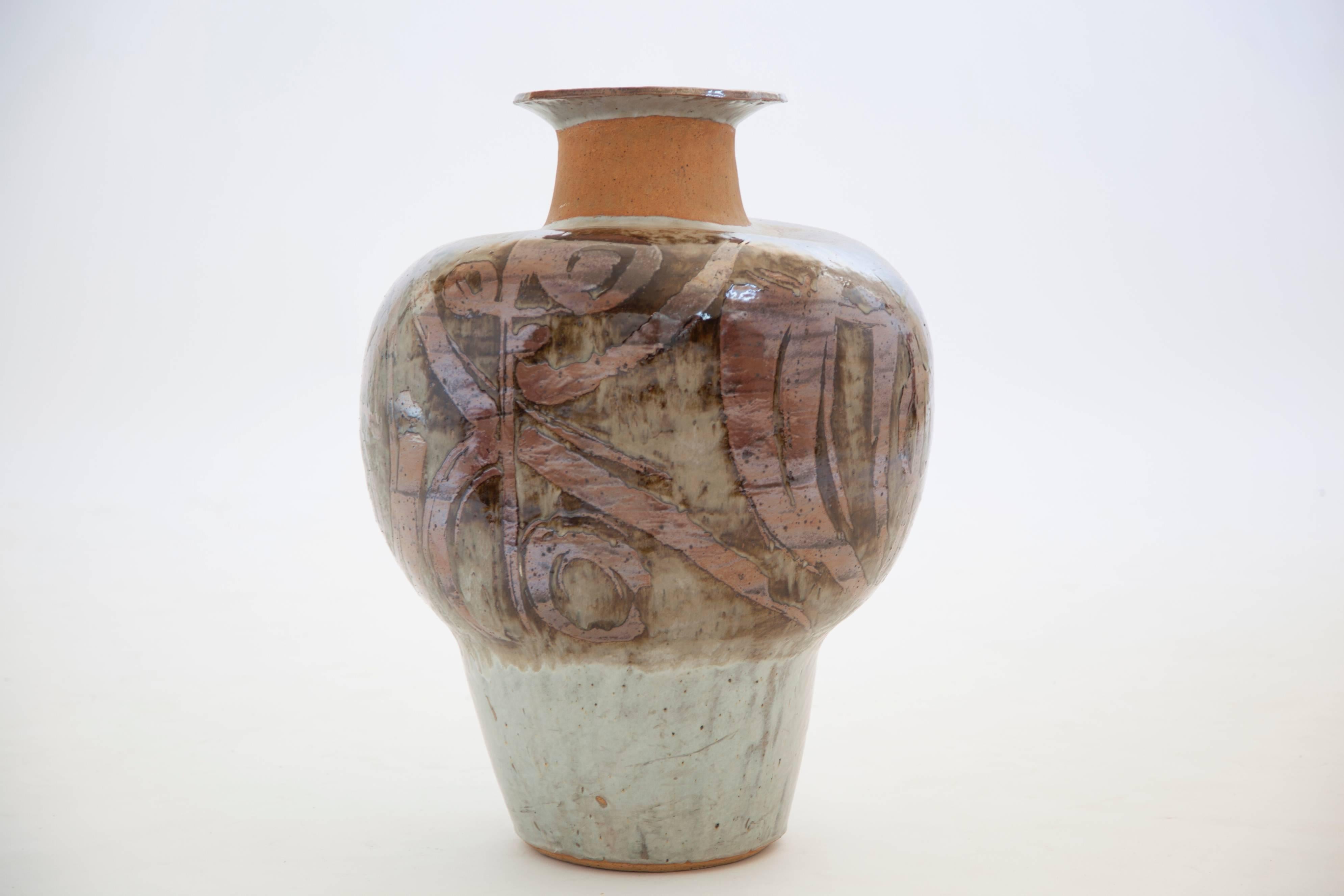 Ceramist Gerry Williams largest vase, Williams was born in 1926 in India, where his parents were American missionaries. It was during his childhood in Bengal that Williams had experiences that led him to clay. Influenced by, as the artist often