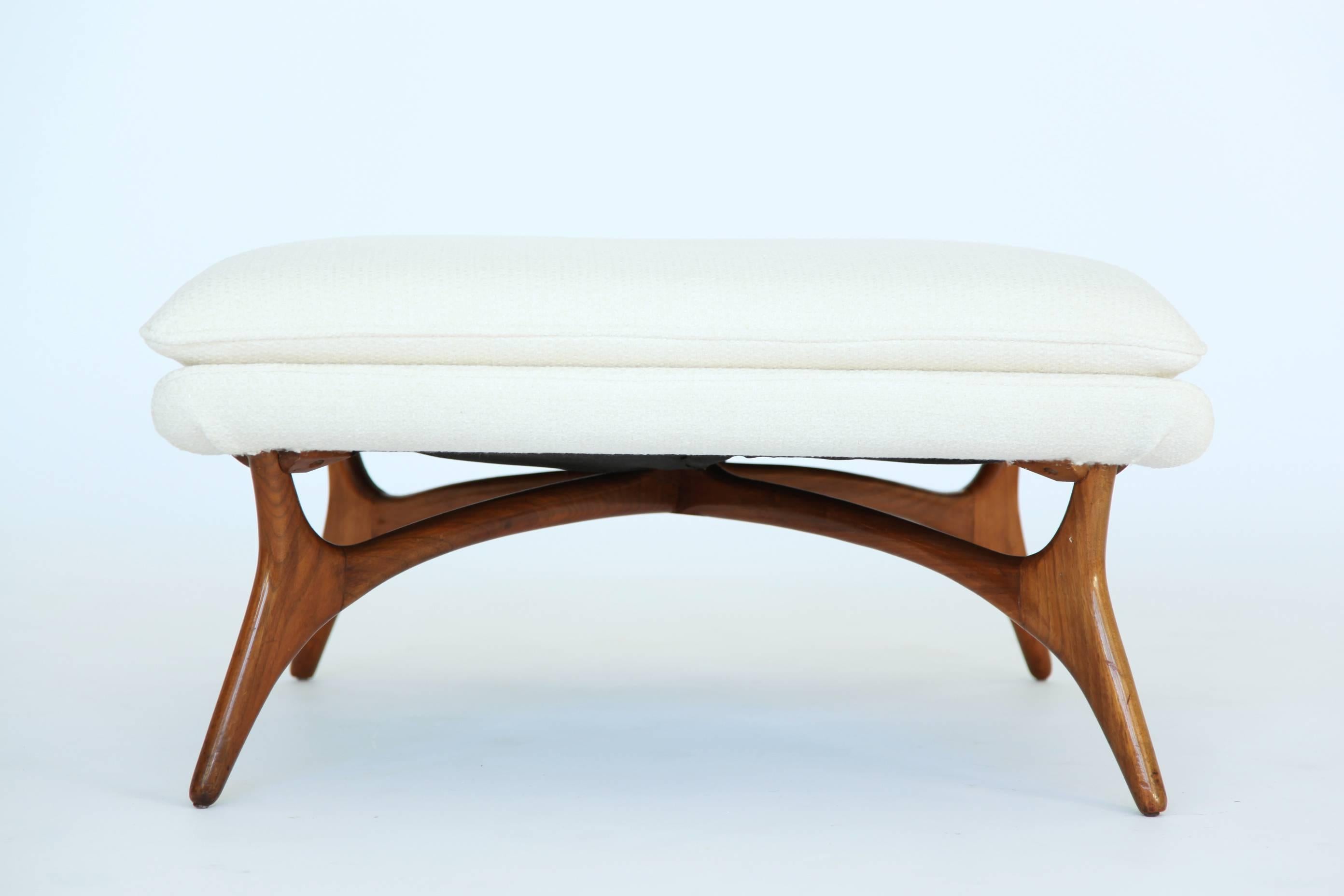 Kagan for Grosfeld House rare ottoman/poof.
Sculpted solid walnut splayed legs, oiled hand rubbed finish, reupholstered with great plains ivory bouclé fabric.
  