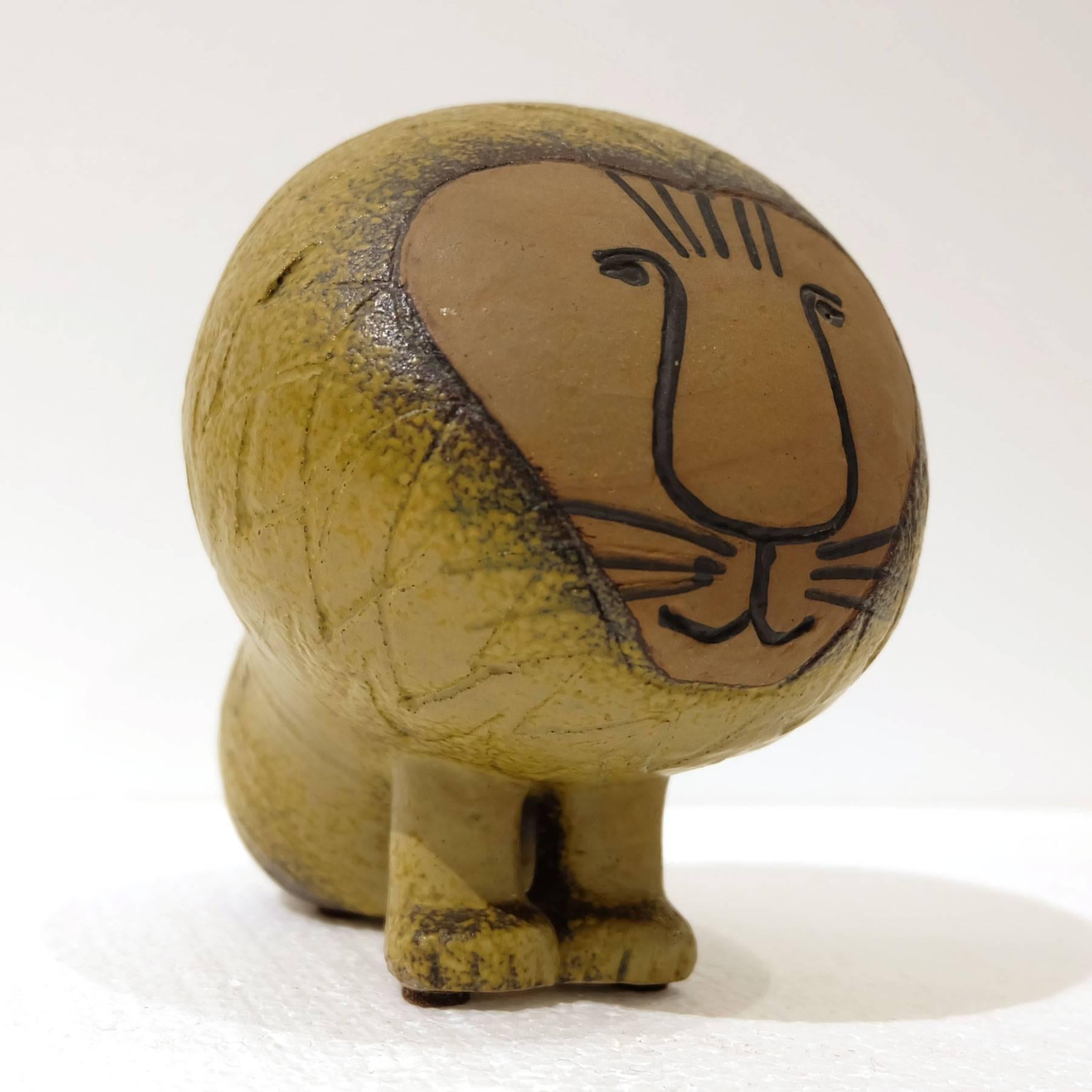 Lisa Larson Lion Figure, Gustavsberg Pottery Sweeden, signé
également illustré vendu séparément la figurine Bulldog