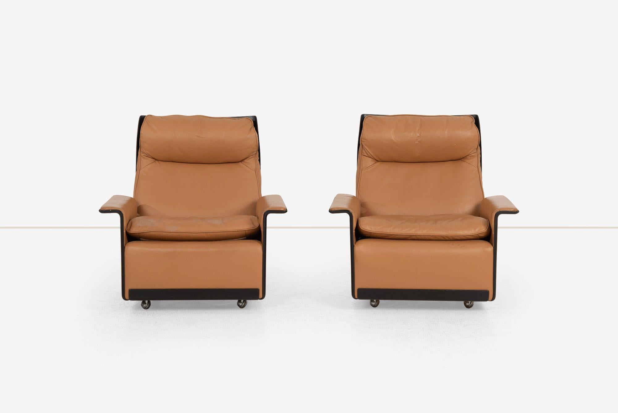 Ein Paar Dieter Rams für Vitsoe 620 Sessel mit hoher Rückenlehne und cognacfarbenem Leder, 1962
Ein klassisches Beispiel für Dieter Rams' modernistisches Designethos ist dieses Paar Loungesessel Modell 620 mit hoher Rückenlehne und originaler