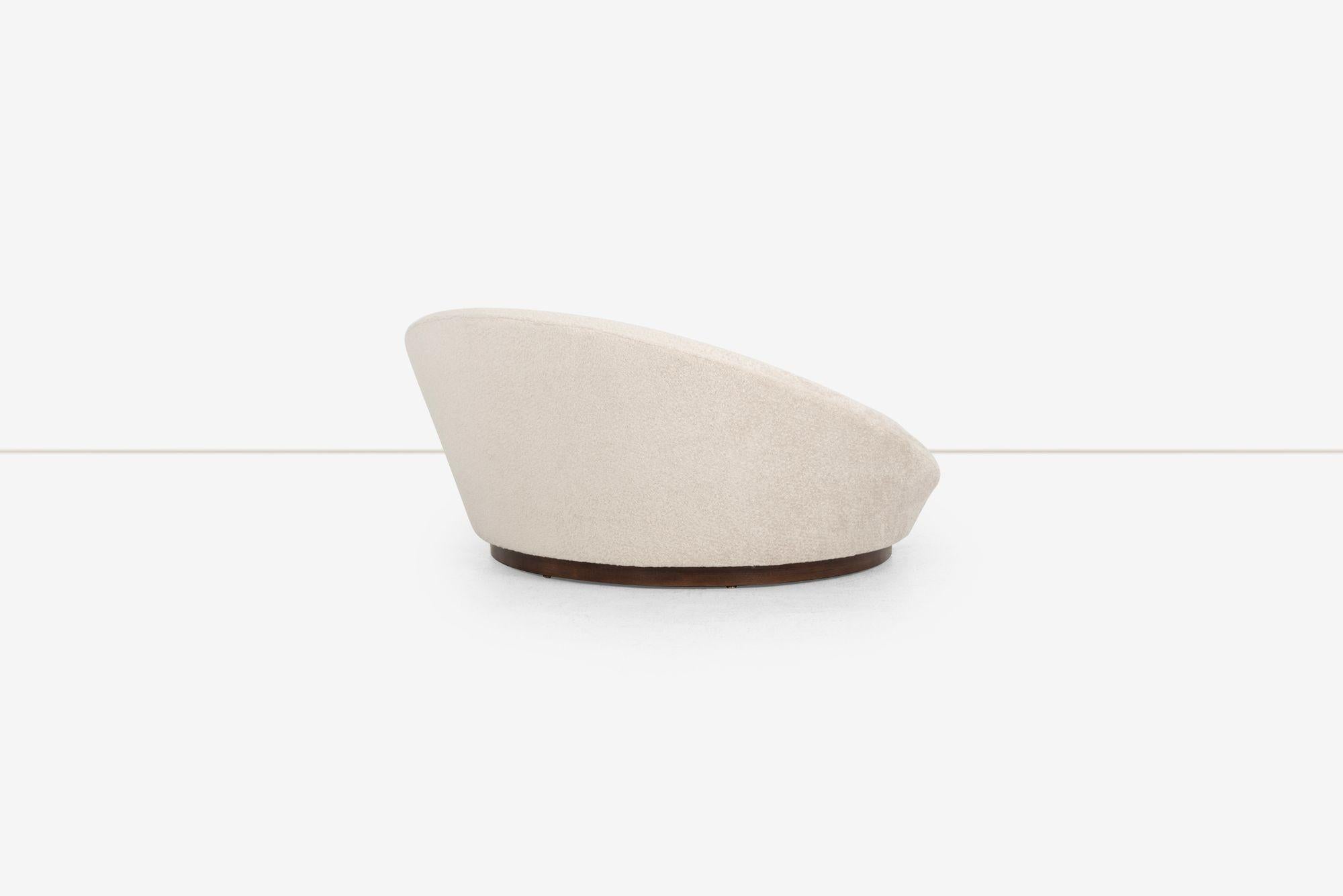 Milo Baughman Style Satellite Chaise in Tan Kunstfell, 1970 (Appliqué) im Angebot