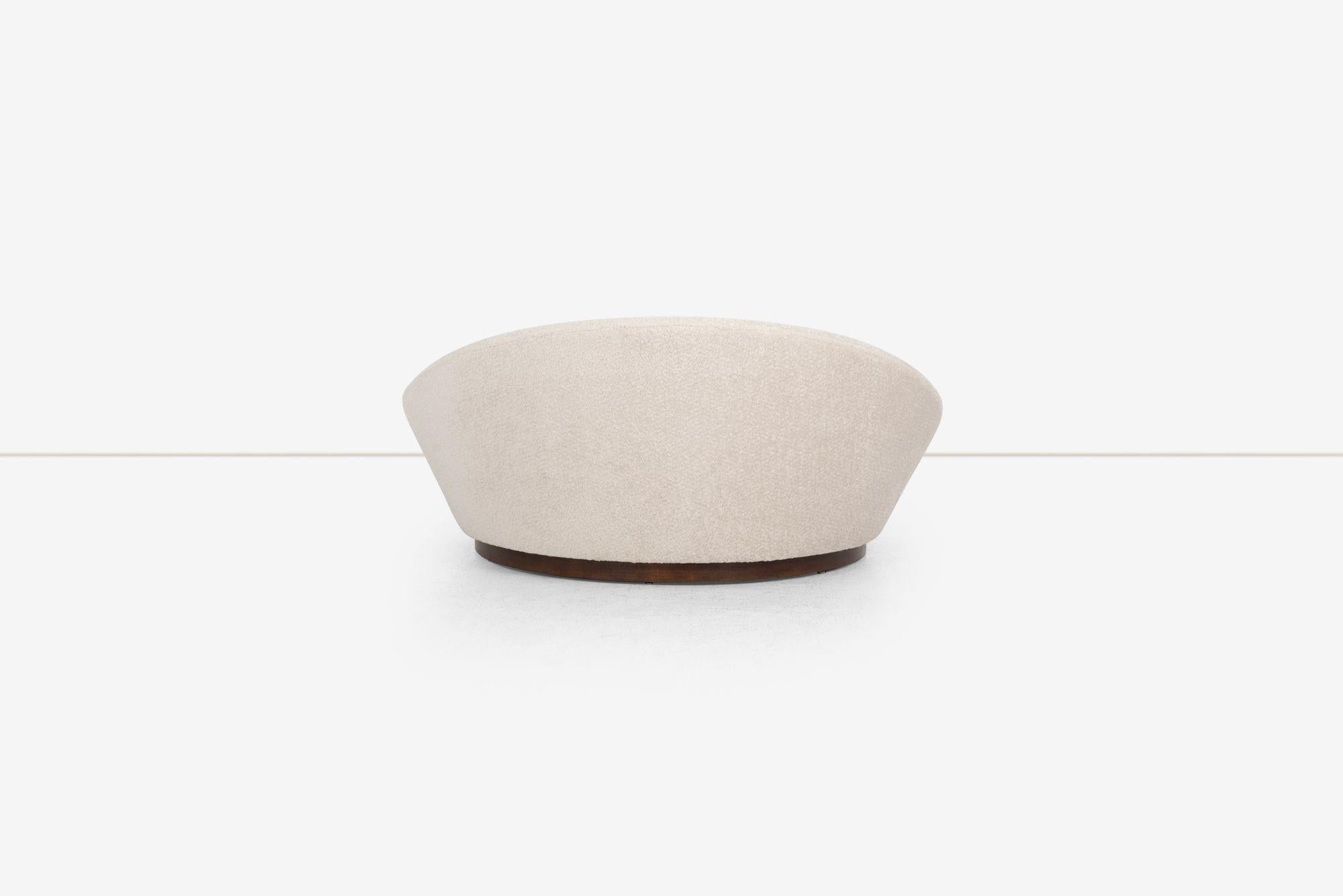 Milo Baughman Style Satellite Chaise in Tan Kunstfell, 1970 im Zustand „Gut“ im Angebot in Chicago, IL