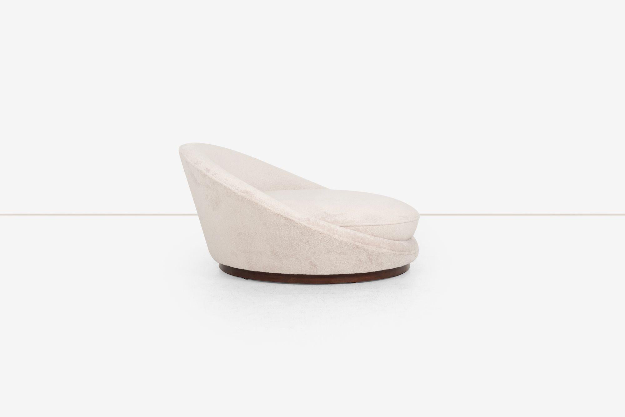 Milo Baughman Style Satellite Chaise in Tan Kunstfell, 1970 (amerikanisch) im Angebot