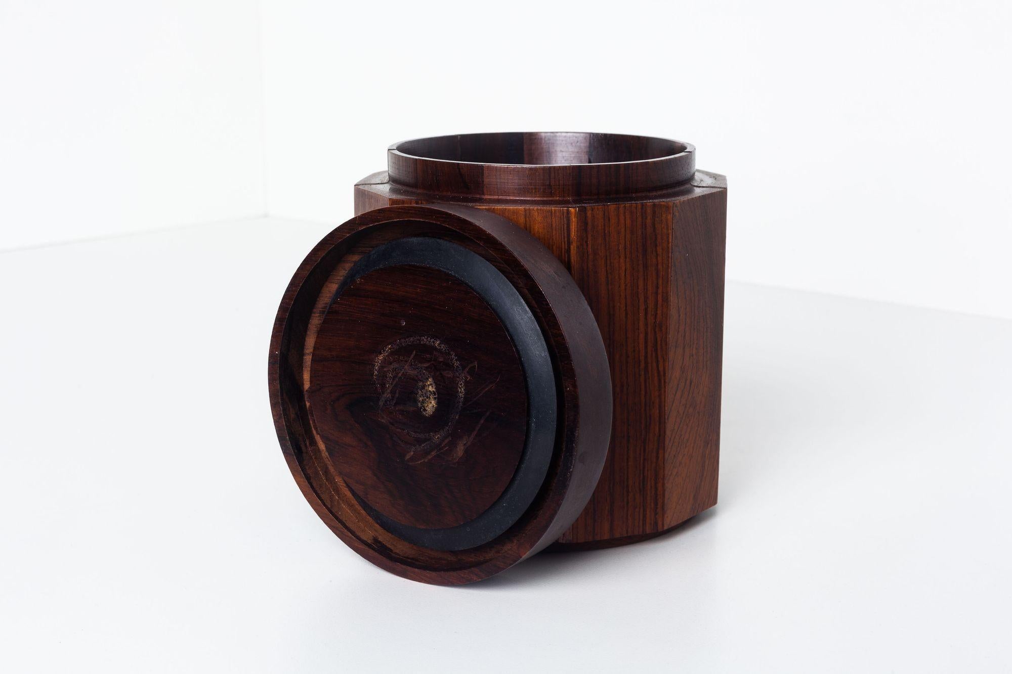 Boîte à couvercle en bois de rose massif de Studio Craft, dans le style d'Arthur Espenet Carpenter Bon état - En vente à Chicago, IL