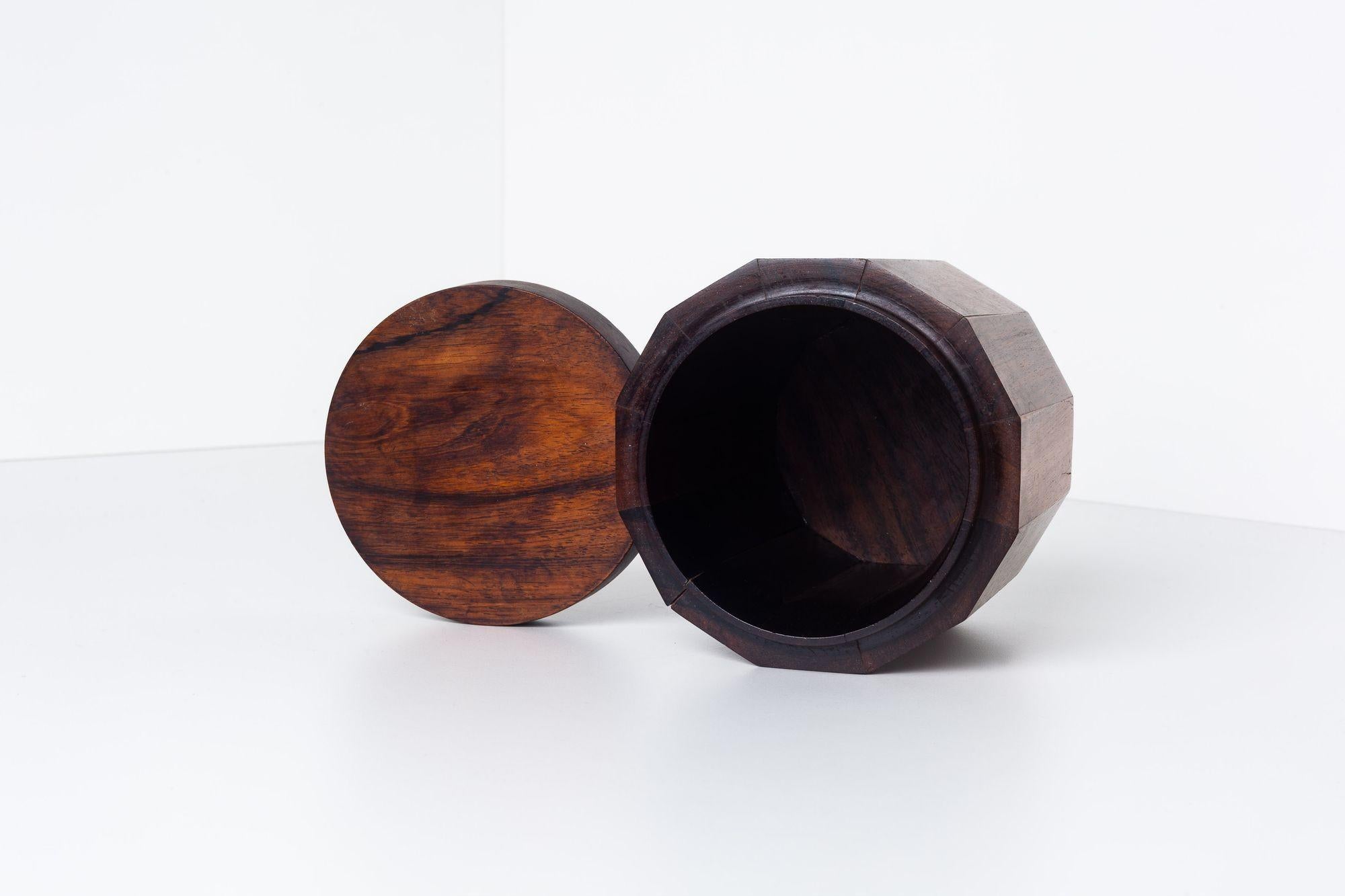 Boîte à couvercle en bois de rose massif de Studio Craft, dans le style d'Arthur Espenet Carpenter en vente 1