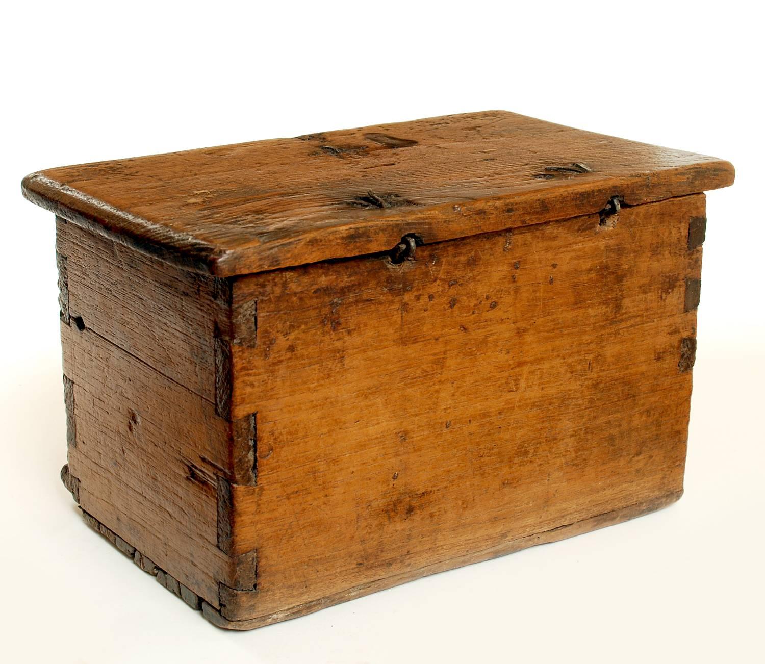 18th Century Spanish Colonial 'Escribania' or 'Document Box' For Sale 4