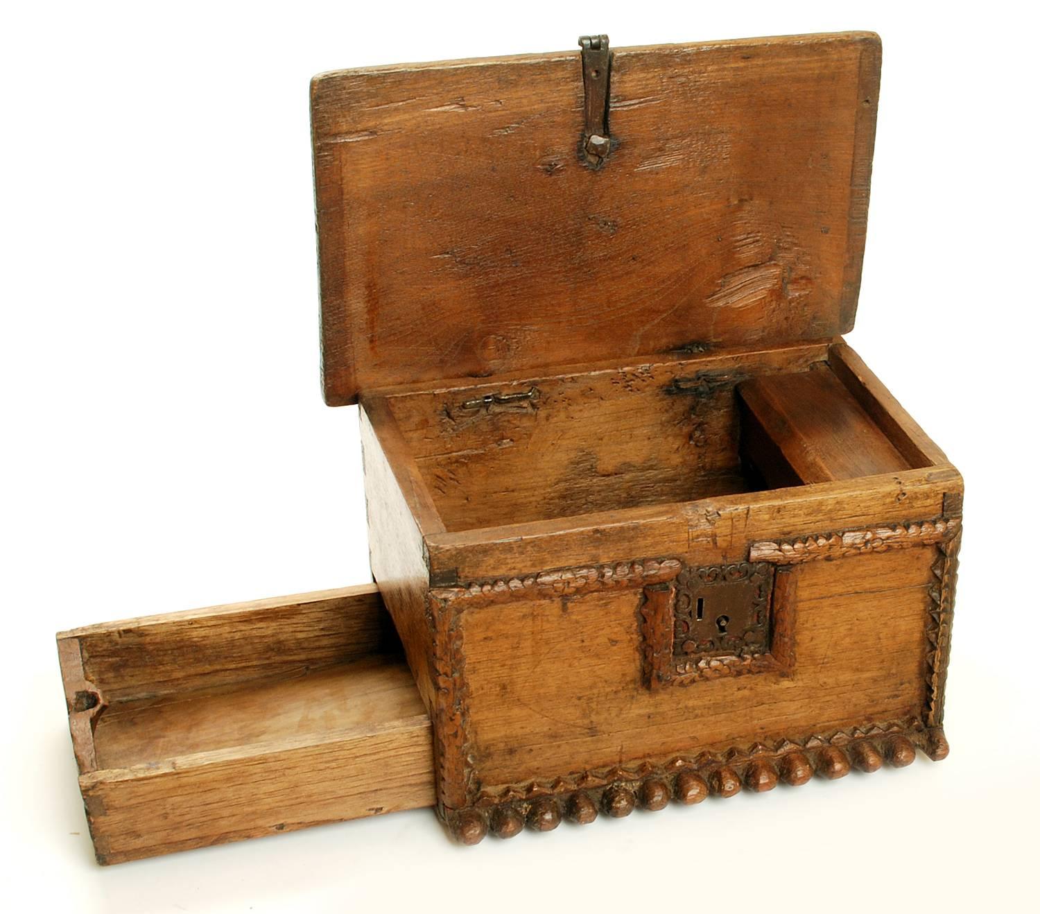 18th Century Spanish Colonial 'Escribania' or 'Document Box' In Excellent Condition For Sale In San Francisco, CA