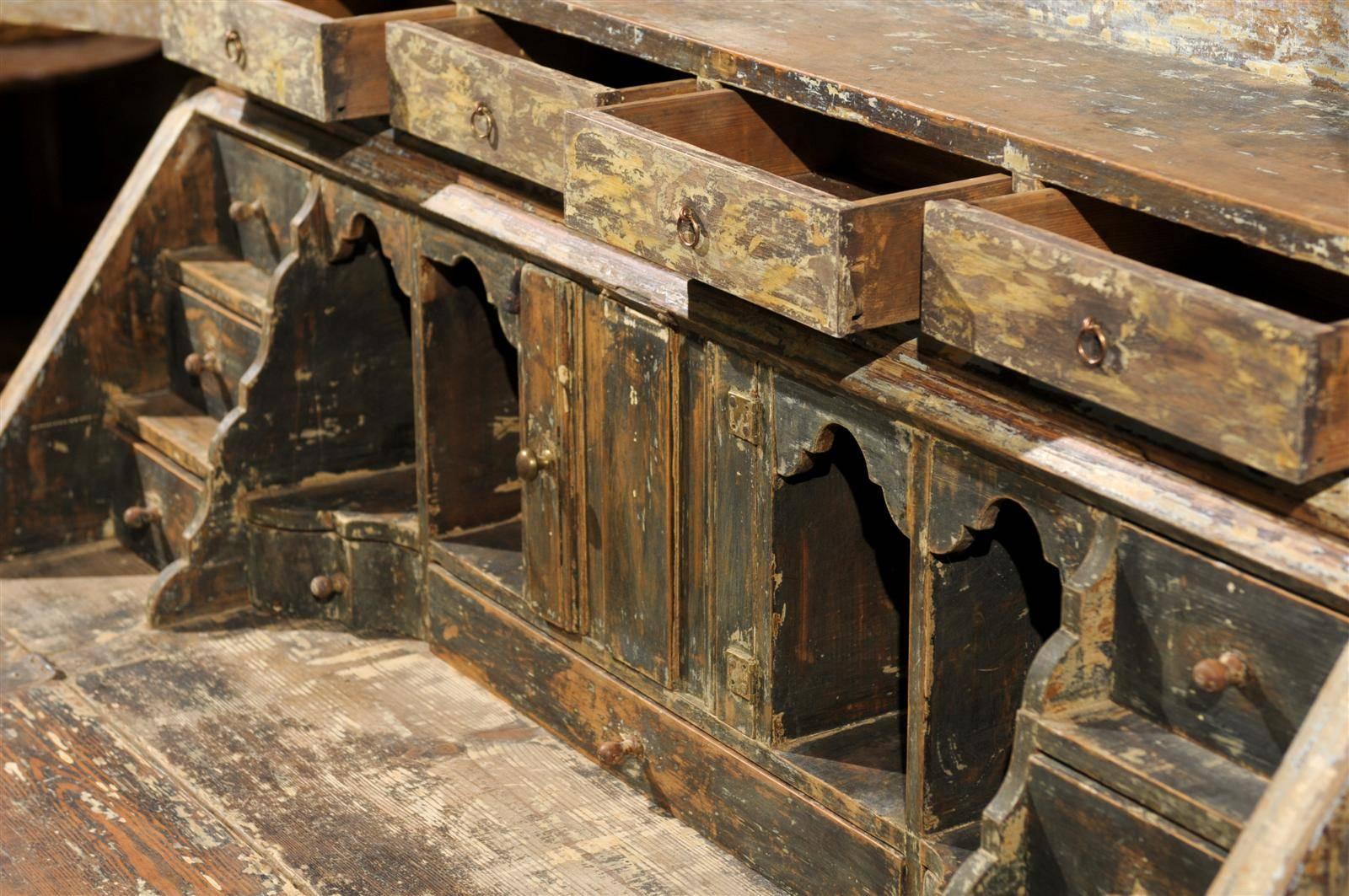 Swedish Scraped Heart of Pine Slant-Front Secretary from the 19th Century In Excellent Condition In Atlanta, GA