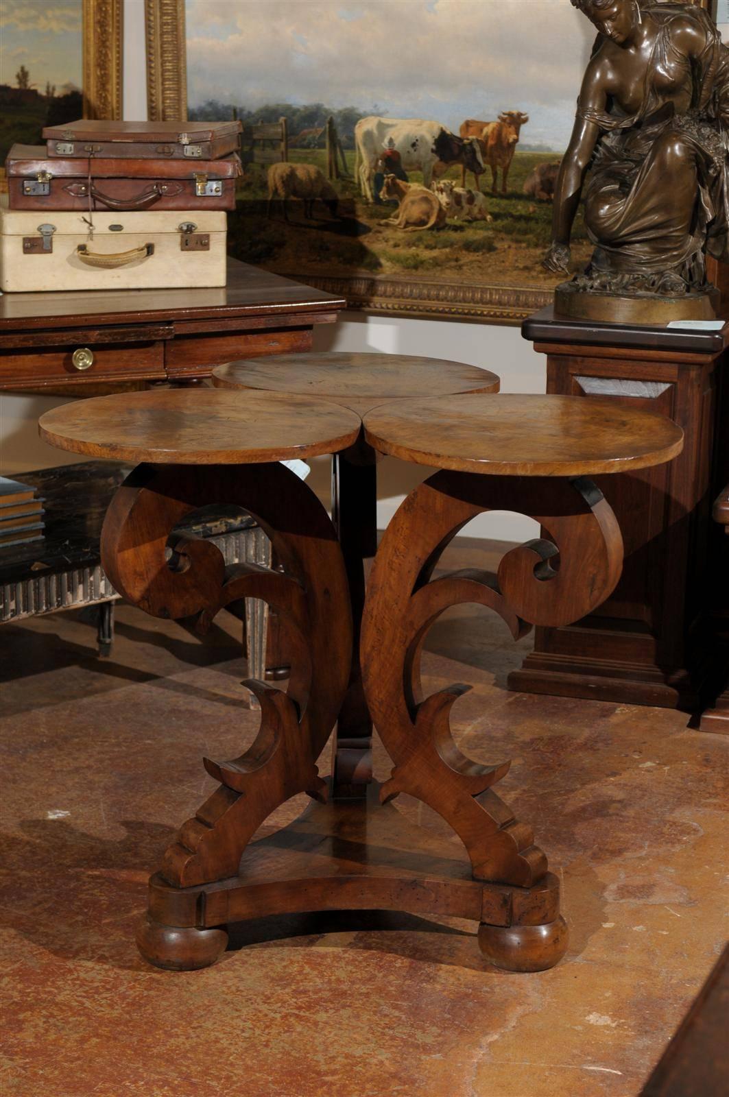 19th Century Italian Carved Walnut Tripod Table In Excellent Condition In Atlanta, GA