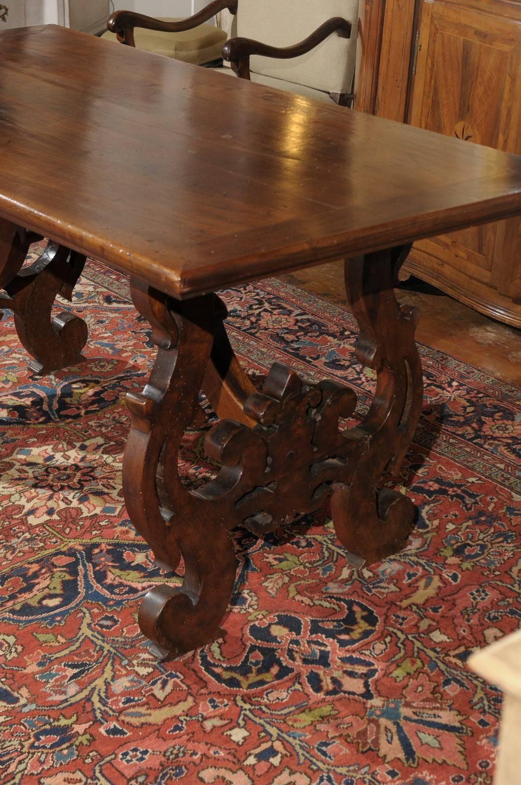 Italian 1820s Baroque Style Walnut Dining Table with Lyre-Shaped Legs 3