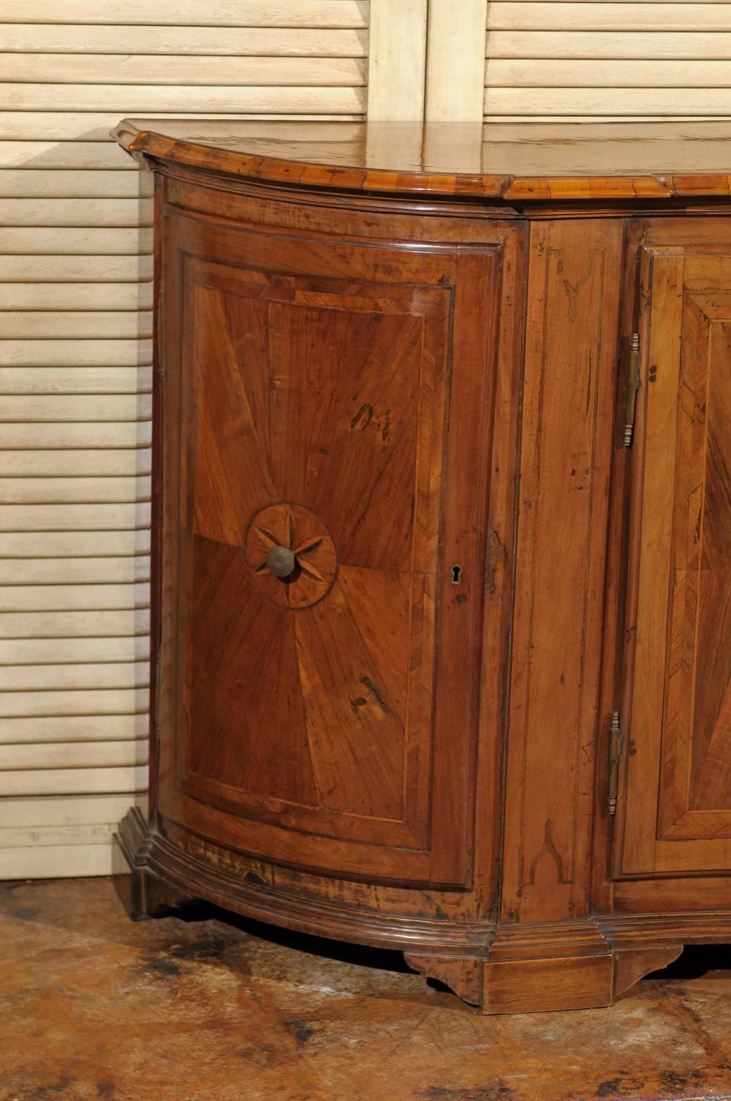 Italian 1860s Walnut, Satinwood and Ebony Inlaid Credenza with Serpentine Front In Excellent Condition In Atlanta, GA