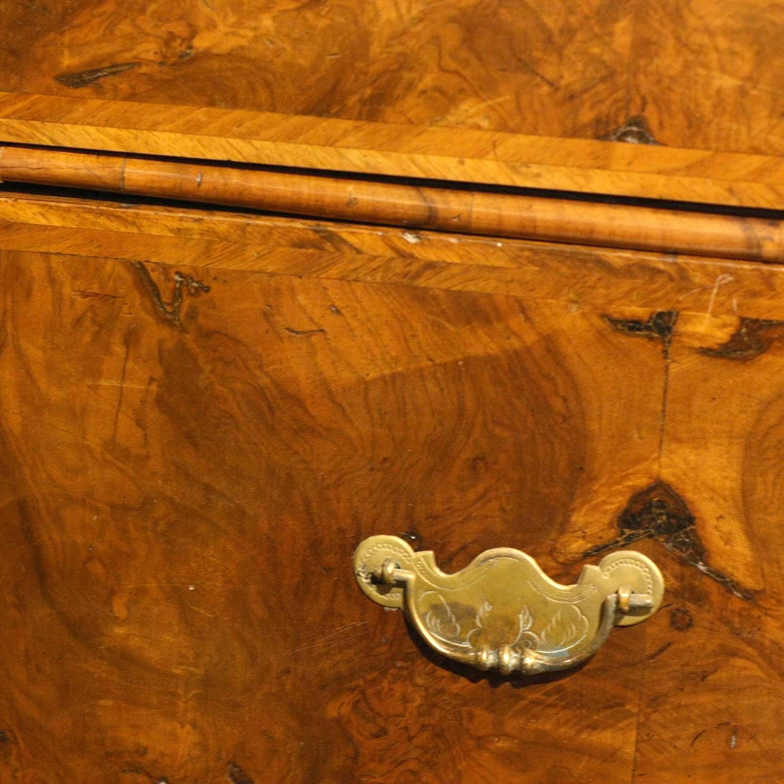 English Walnut Cottage Chest of Drawers, 18th Century 4