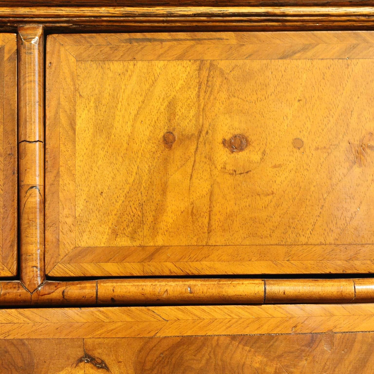 English Walnut Cottage Chest of Drawers, 18th Century 5