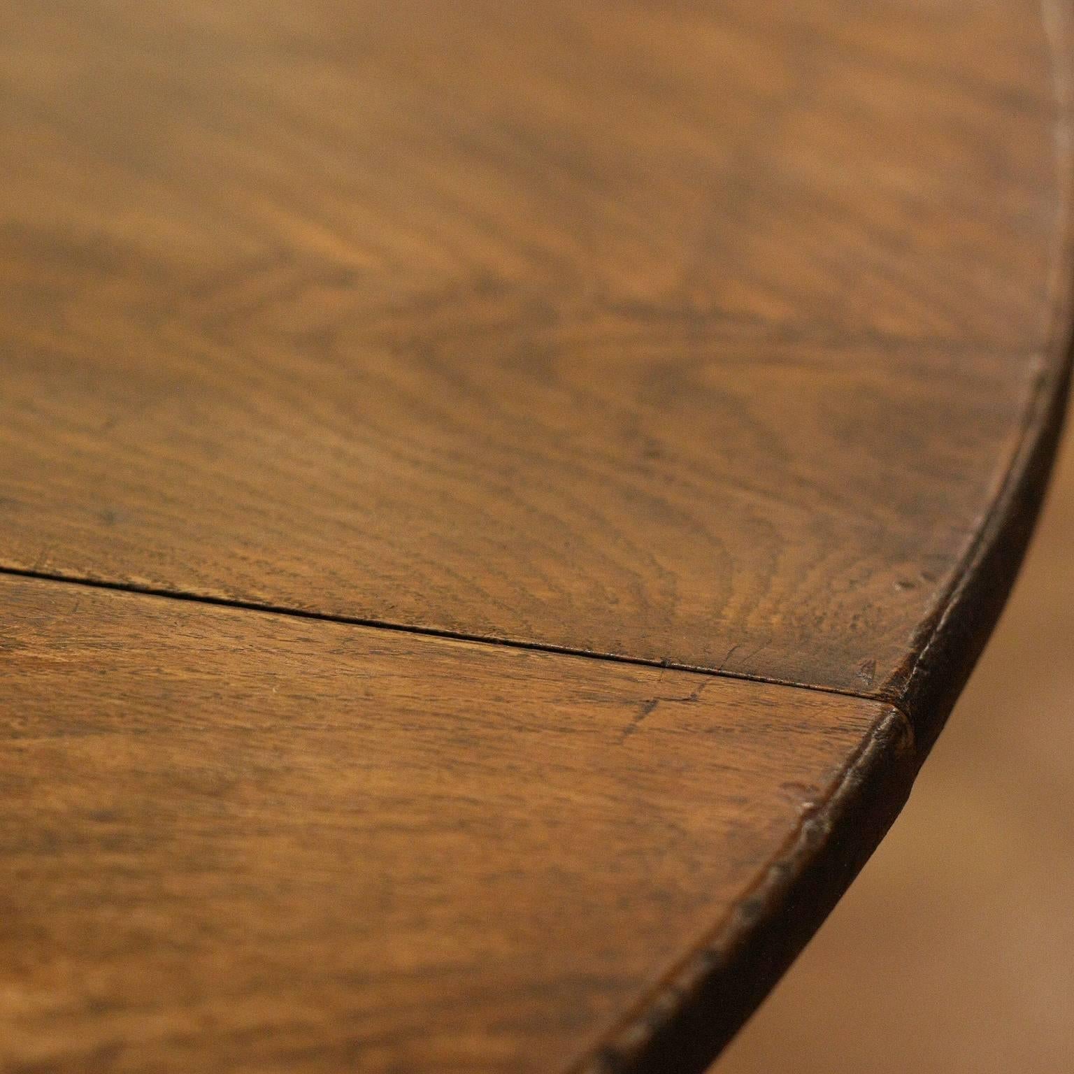 18th Century English Oak Gate Leg Side Table In Excellent Condition In Atlanta, GA