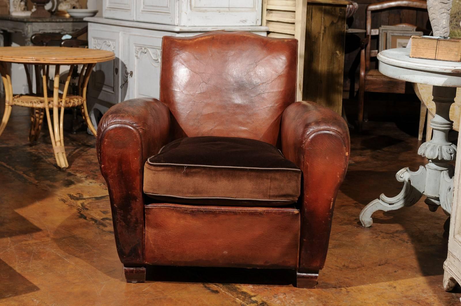 20th Century Pair of French Leather Club Chairs with Brown Velvet Seat Cushions, circa 1910 For Sale