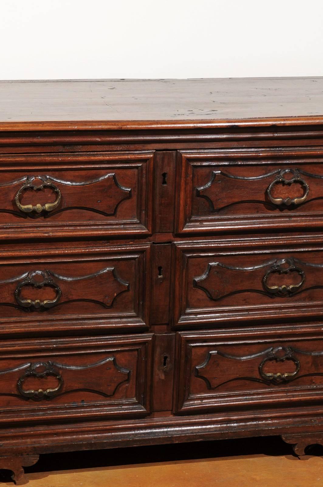 Italian 1850s Walnut Three-Drawer Commode with Cartouches and Diamond Motifs In Good Condition In Atlanta, GA