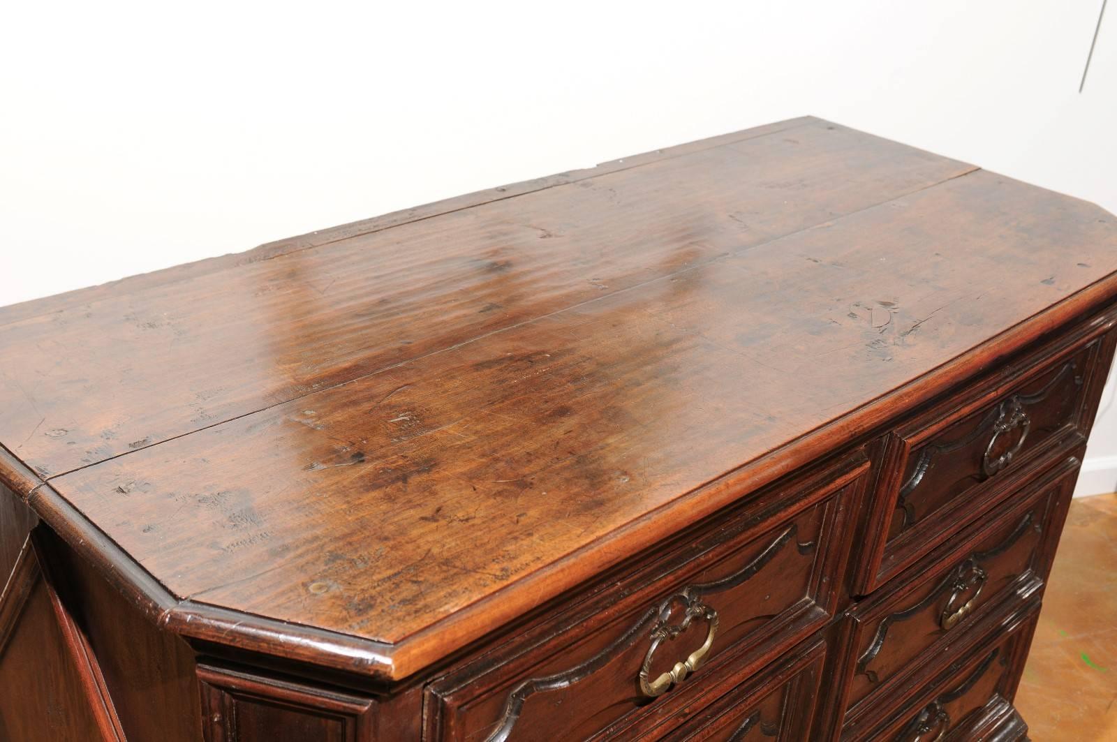 Italian 1850s Walnut Three-Drawer Commode with Cartouches and Diamond Motifs 2