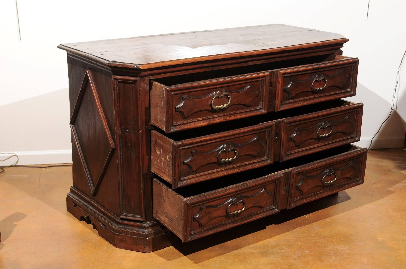 Italian 1850s Walnut Three-Drawer Commode with Cartouches and Diamond Motifs 4