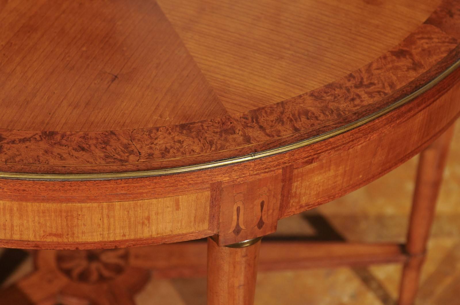 French 1880s Round Burl Walnut Inlaid Table with Star-Shaped Cross Stretcher 3